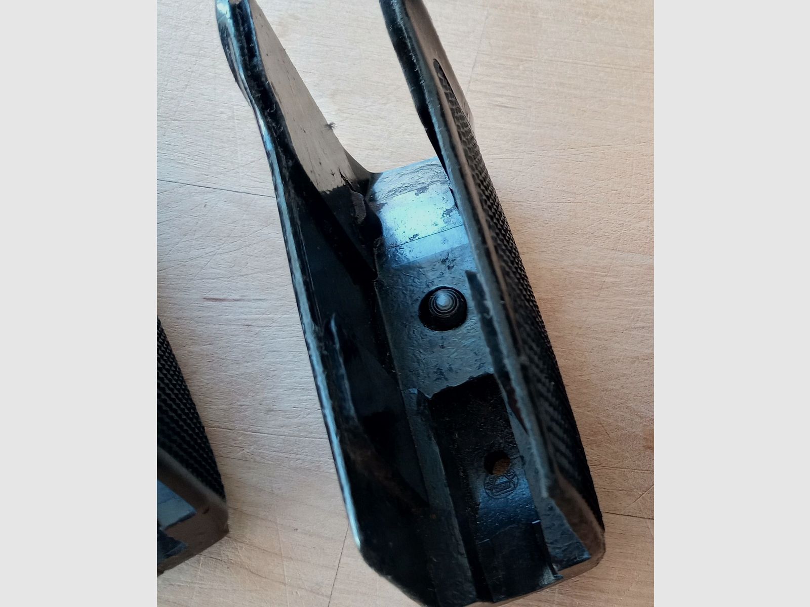 Schwarze Bakelit Griffschale für DDR Polizei Pistole-M inkl. Schraube / Vintage Griff für ost-deutsche Makarov // 8 Schuss PM 9x18, Bild 6 von 7