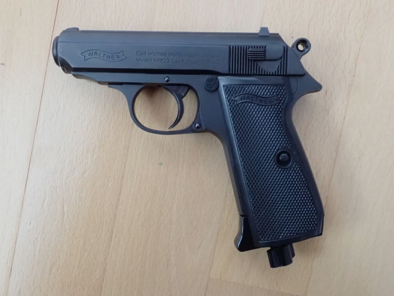 2 pistolets CO2 Walther – CP 88 et PPK/S