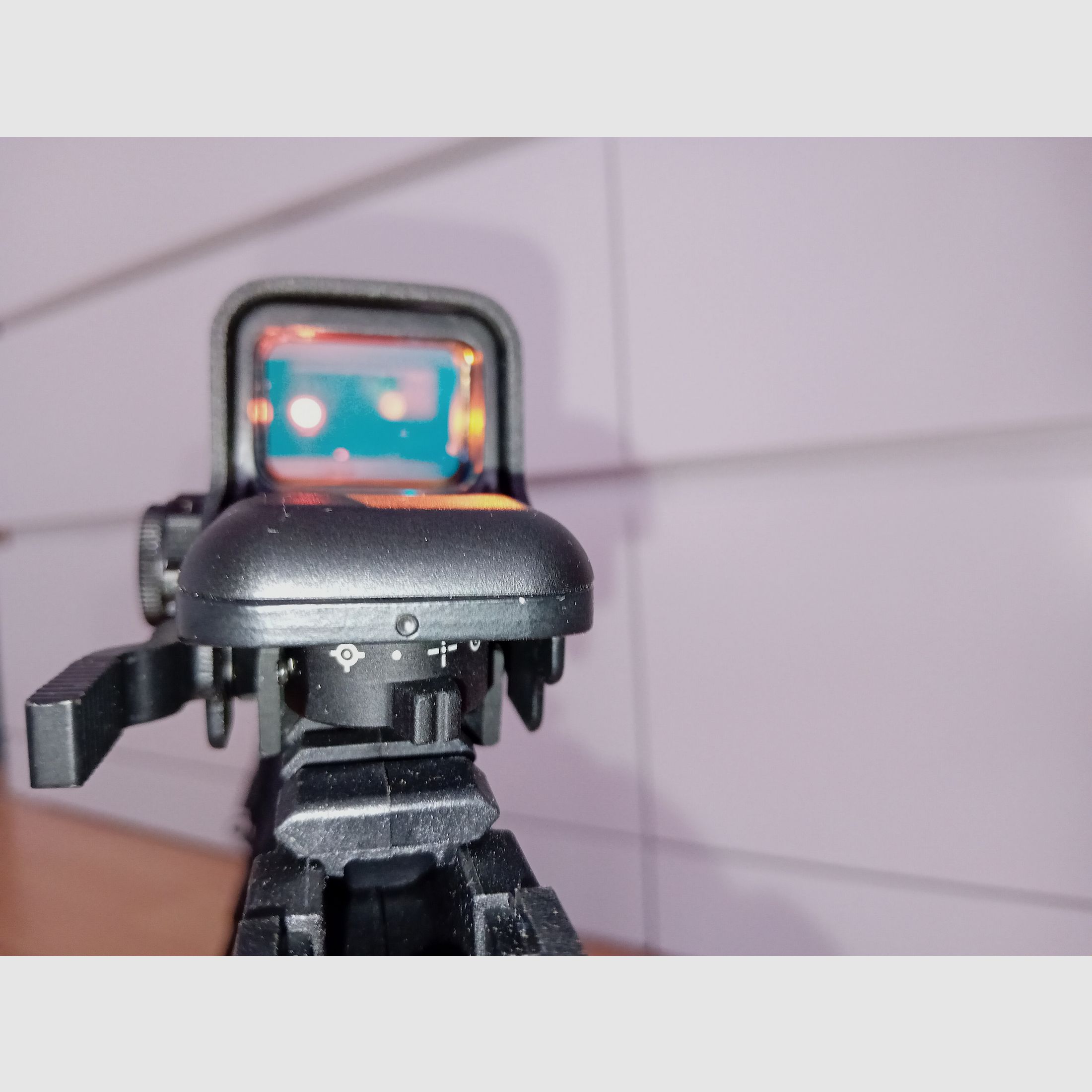 Mossberg zelfladende geweer International 715t .22lr (16.25") inclusief 3 magazijnen en rode punt vizier Falke II NV