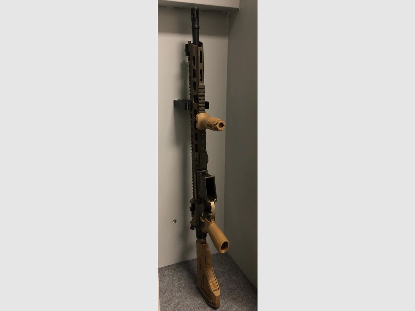 Gewehrhalterung magnetisch - Ar15 MR223 AKM Saiga SP5 Karabiner Thompson PPSch HK B&T SIG Haenel WBP Heckler & Koch