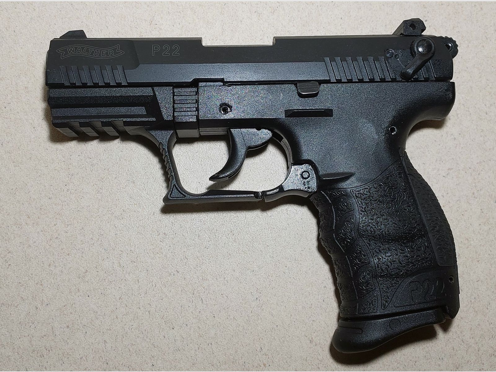 Walther P22Q Schreckschuss Pistole 9mm P.A.K. schwarz mit 2 Magazinen (PTB 778)