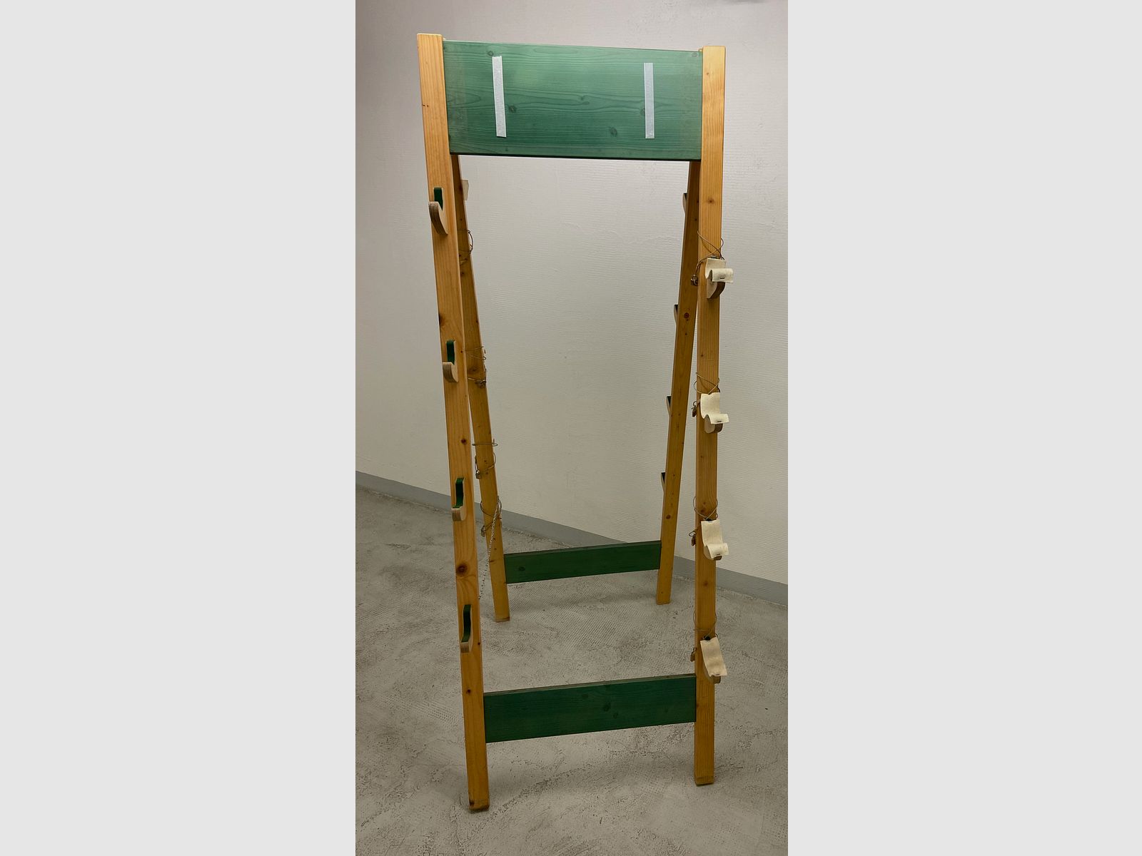 Gun rack - wood - stand - freestanding - guns lockable