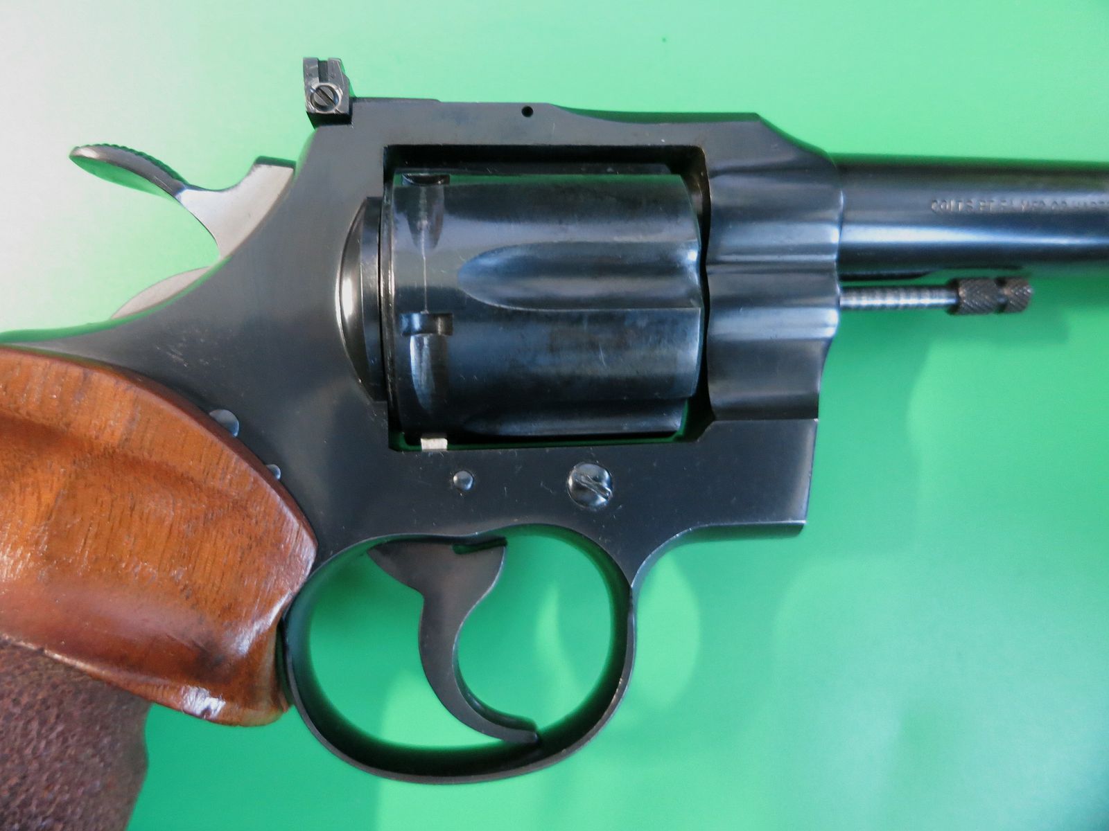 Revolver COLT Officer's Model Match, Vijfde uitgave van de serie in .22lr, Sportgreep #2