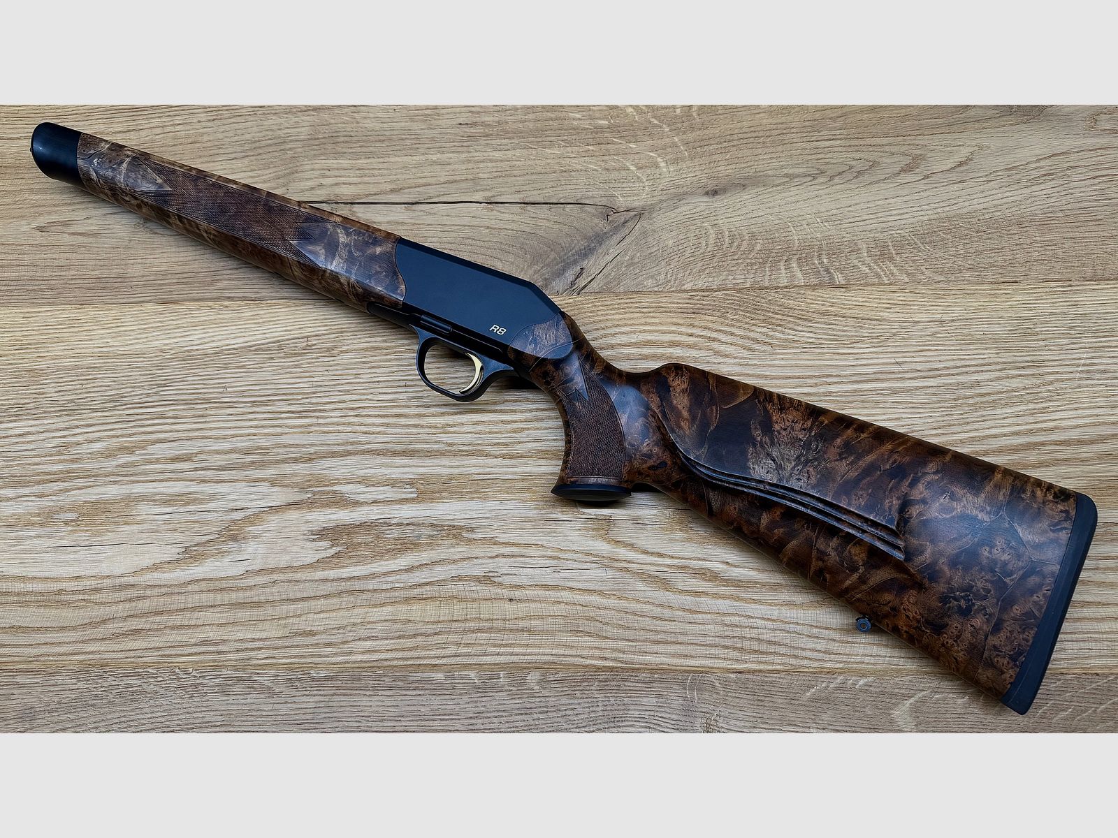 Blaser R8 Custom Schaft mit Gehäuse/System // HK 9-10 // R8 Logo und Abzug in gold // TRAUMSCHAFT