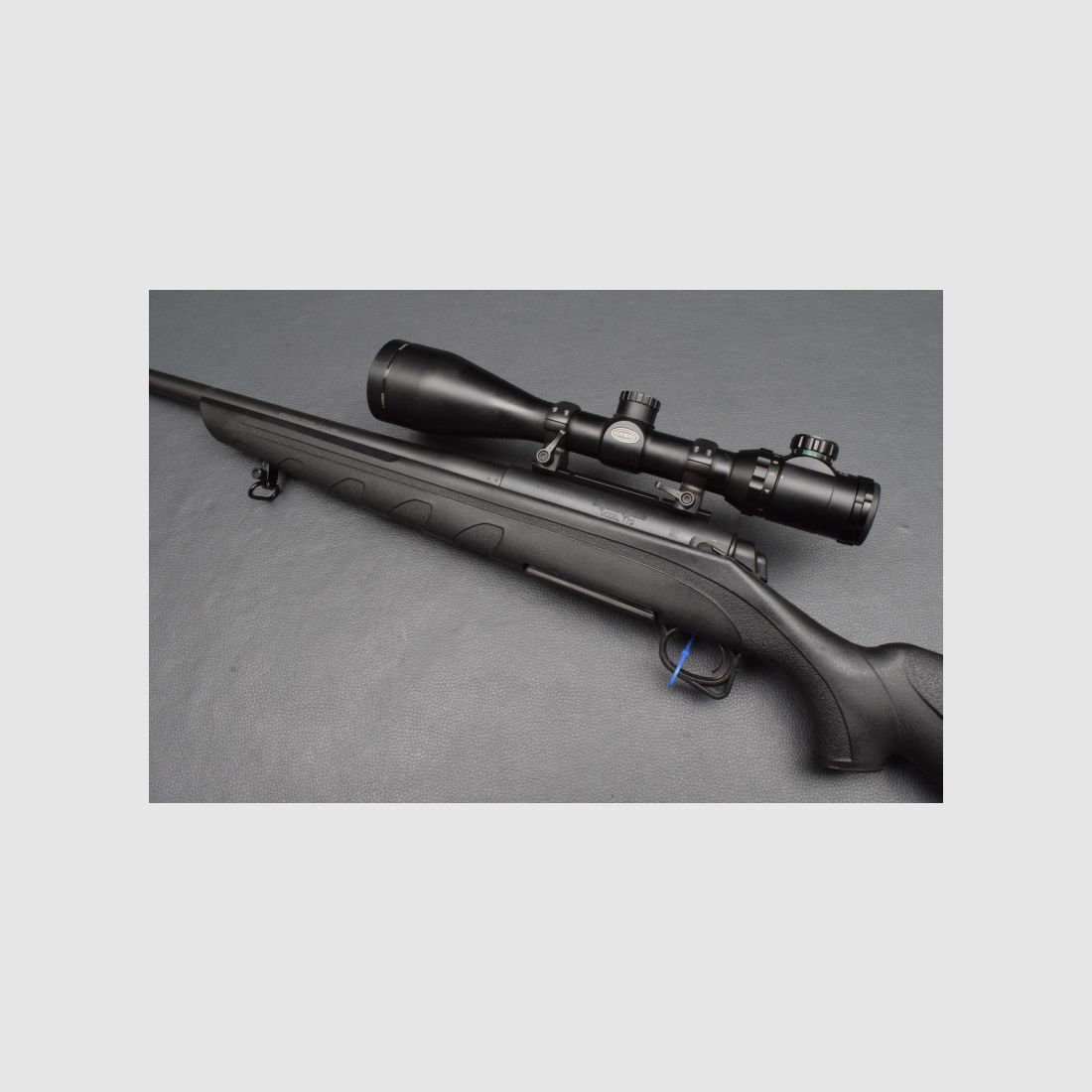 Remington 770, Kaliber. 243, Polymerschaft, mit ZF Hawke 3-12x56IR LP, Gewinde, sehr gut