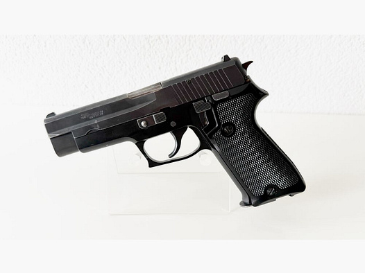 SIG Sauer P 220 mit 2. Magazin 9mmLuger