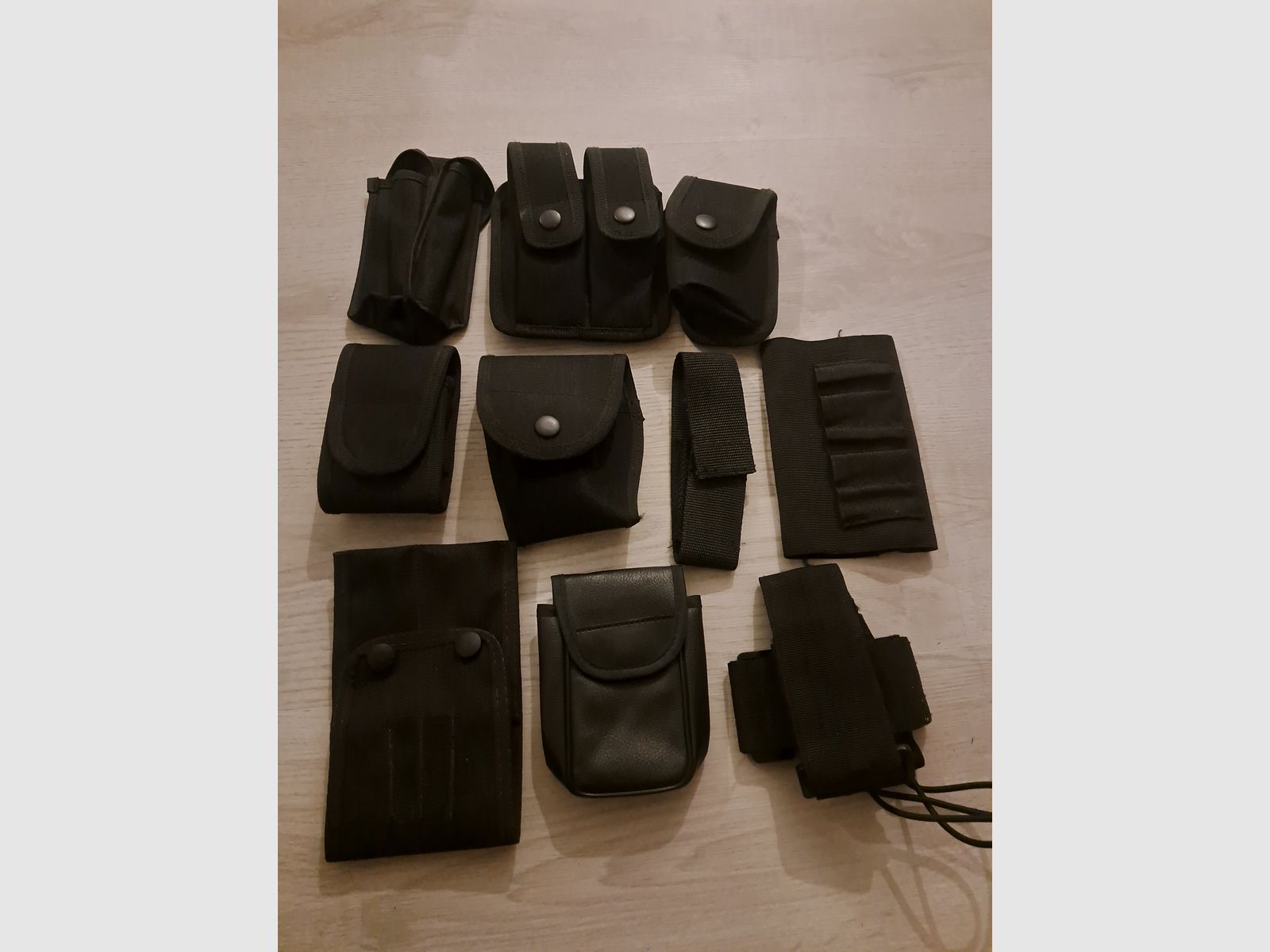 Verschiedene Taschen Zubehör als Set für Gürtel Hinterschaft Patronenhalter Kaliber 12