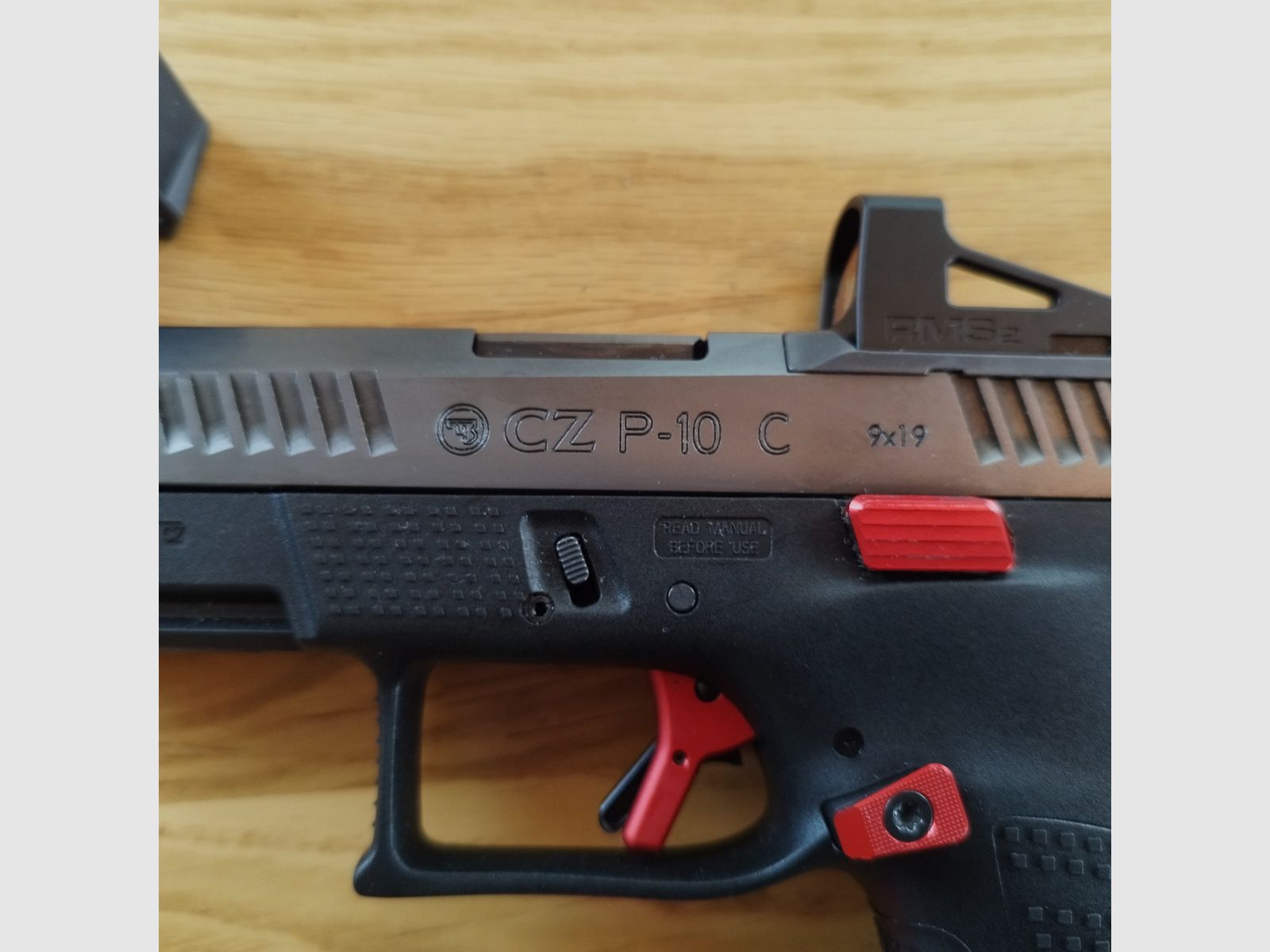 Conjunto de edición especial CZ P-10 C OR Red, incluido el visor Shield Sight RMS