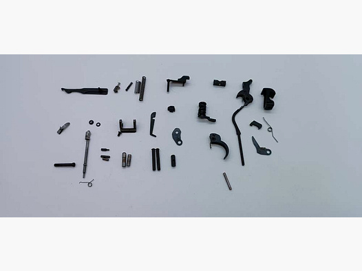 Zestaw części/Parts Kit nieznany pistolet podobny do P38