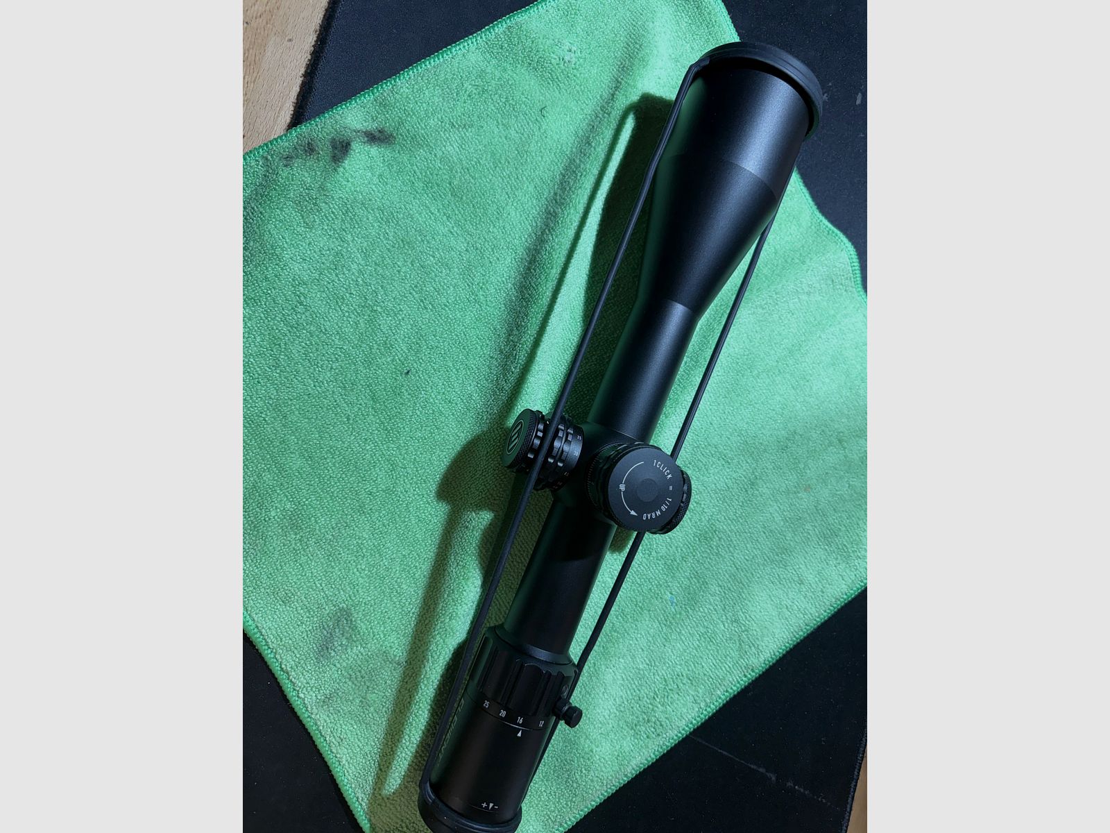 Element Optics Titan | 5-25x56 FFP APR-1C MRAD Absehen - 1⁄10 MRAD