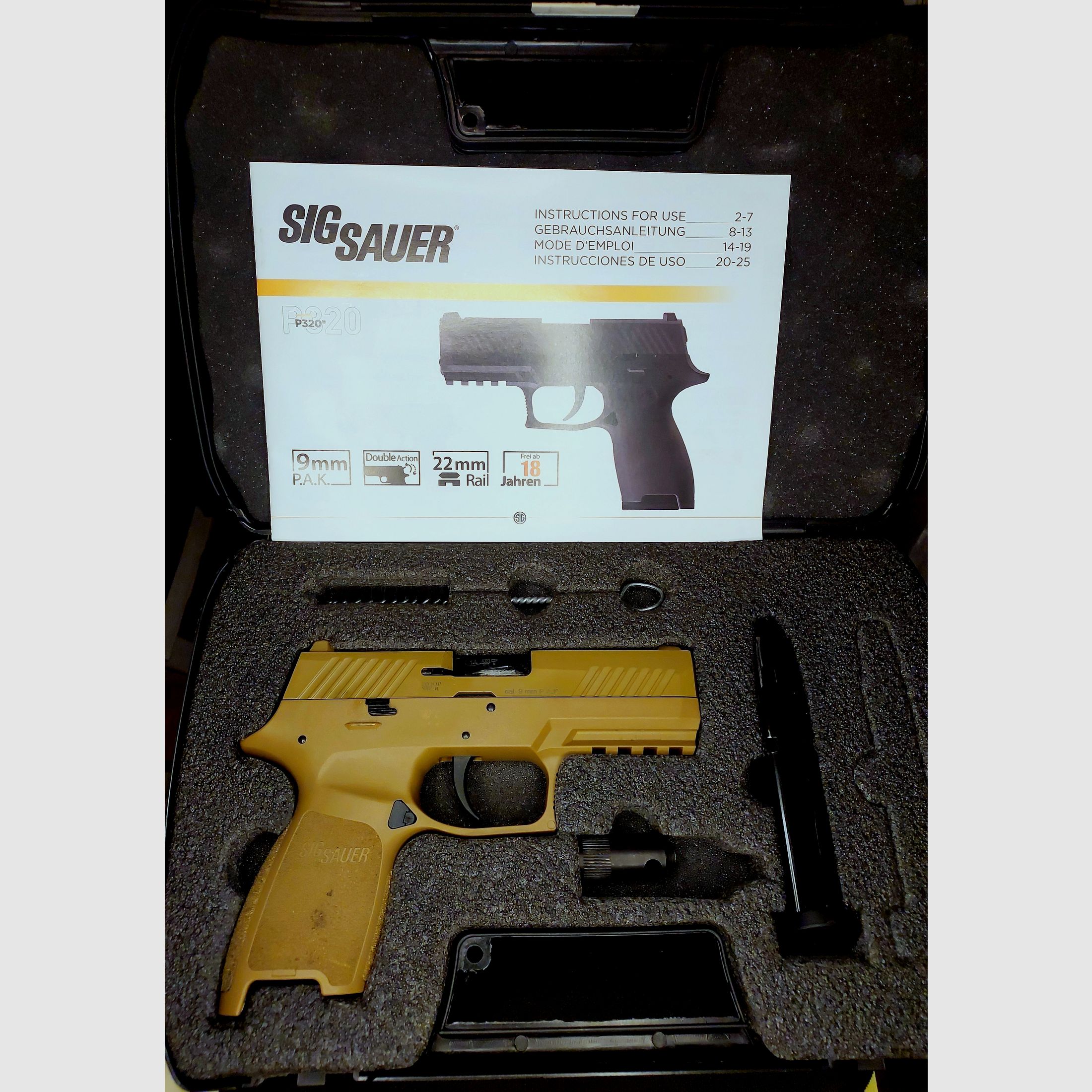 Sig Sauer P320 Schreckschusspistole im Kaliber 9 mm P.A.K. in der Tan / Dark Earth im originalen SIG-Koffer (PTB 1038)