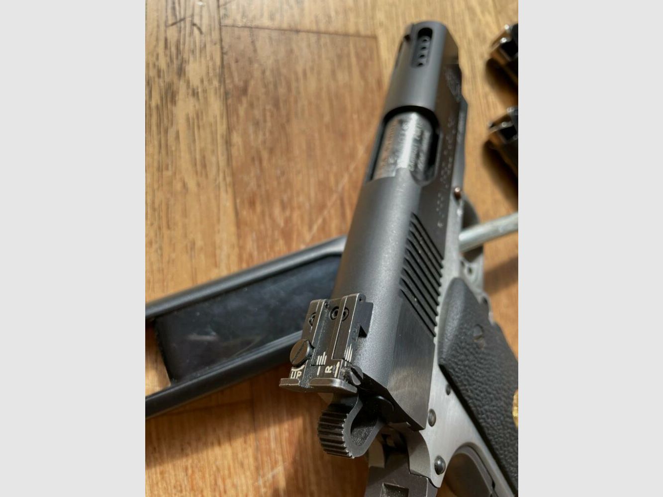 Springfield V10 Ultra Compact, Kal. .45, 4 “ loop