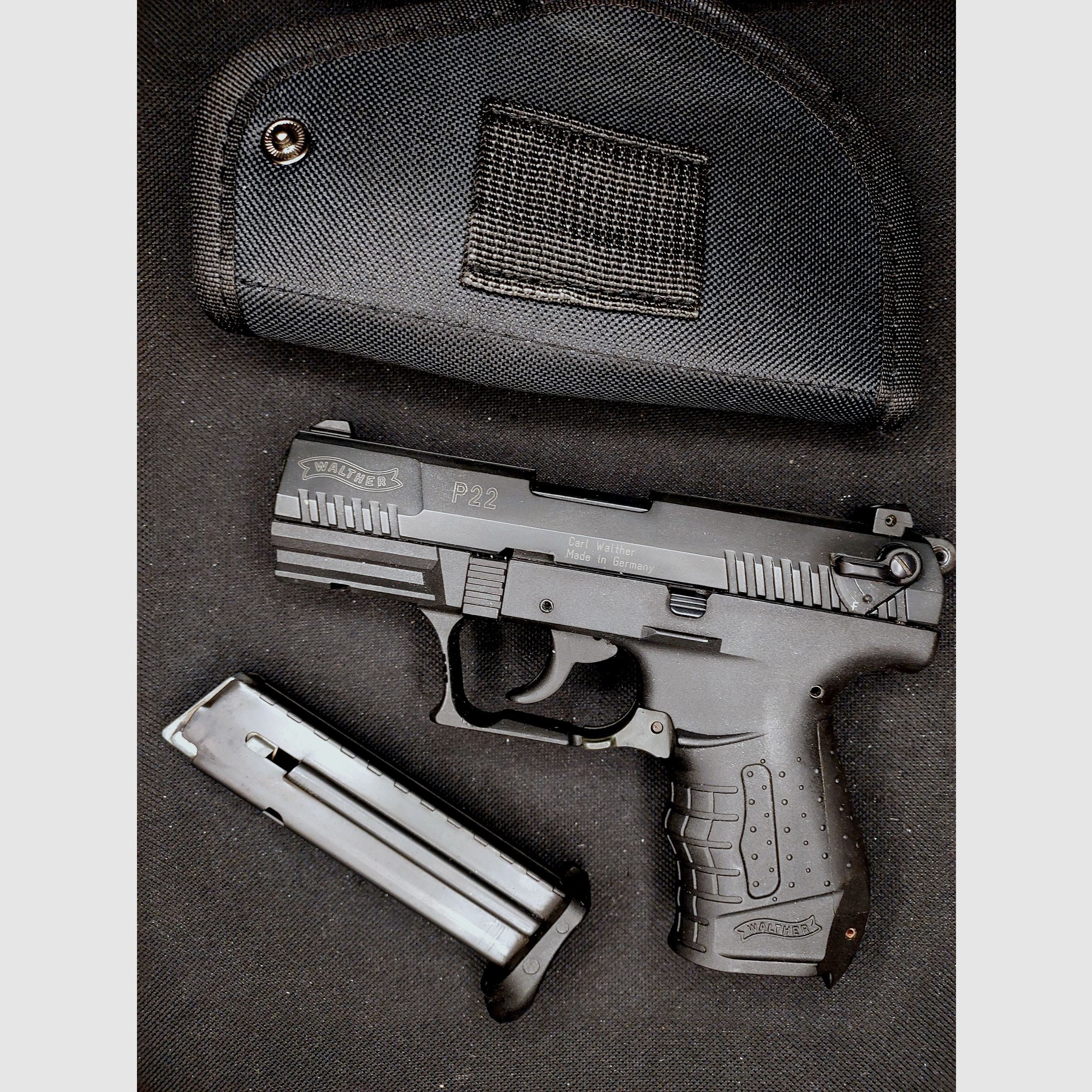 Pistolet d'alarme Walther P22 9 mm P.A.K. PTB 778 noir P 22 avec holster