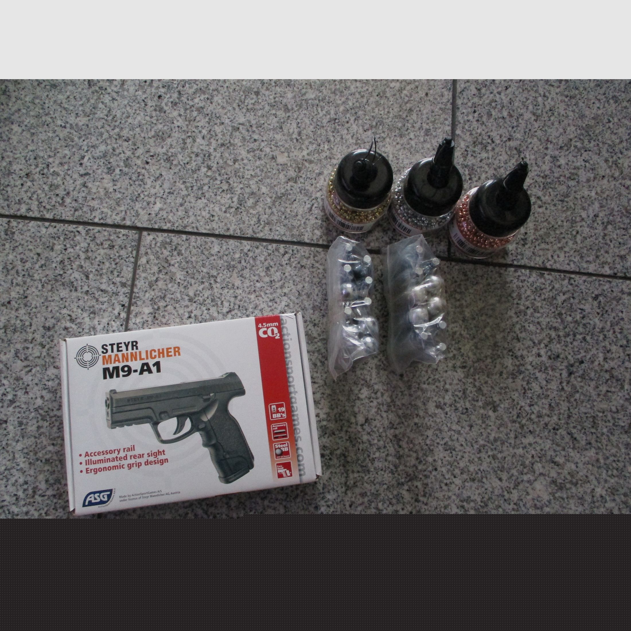 Luchtdrukpistool Steyr M9A1 - CO2 - 4,5mm BB + 3 x 1500 BB + 20 Umarex 12g capsules NIEUW