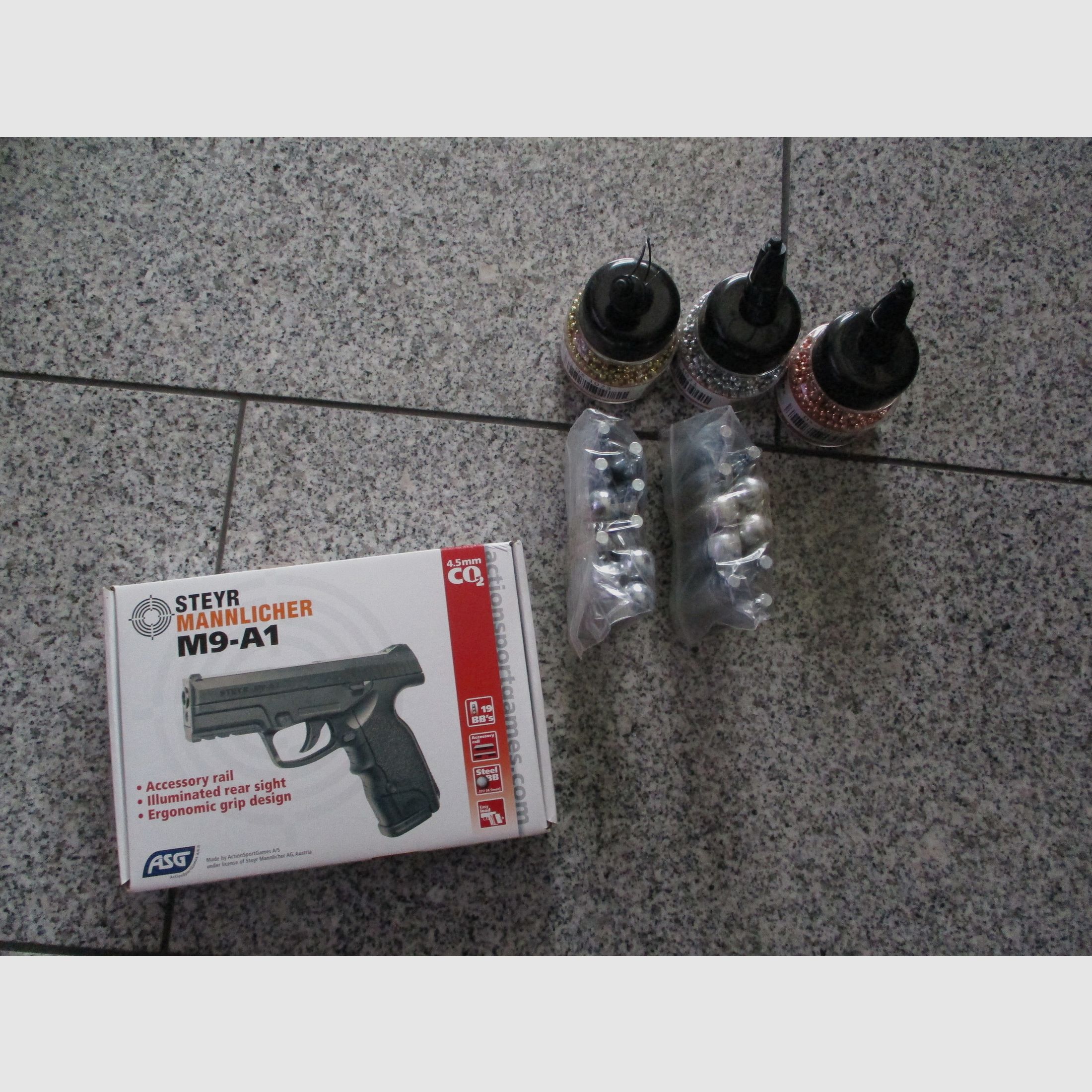 Pistola ad aria compressa Steyr M9A1 - CO2 - 4,5mm BB + 3 x 1500 BB + 20 capsule Umarex da 12g NUOVE