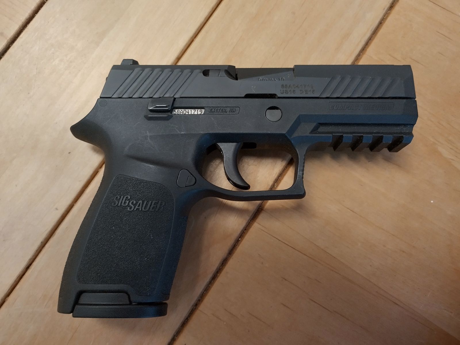 <SIG SAUER P320 Compact Cal. 9 mm Luger: Like new and available immediately!