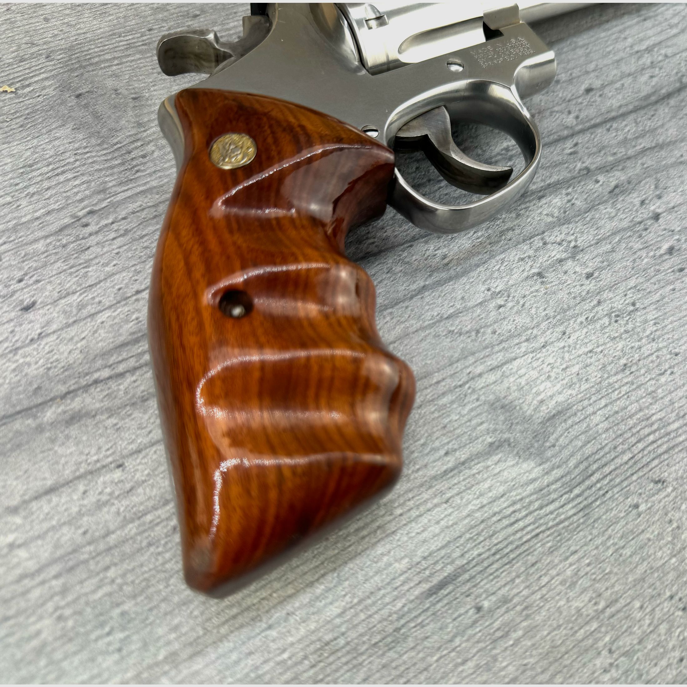 Smith & Wesson Mod. 617-1 Target Champion .22 l.r. Holzgriffschalen