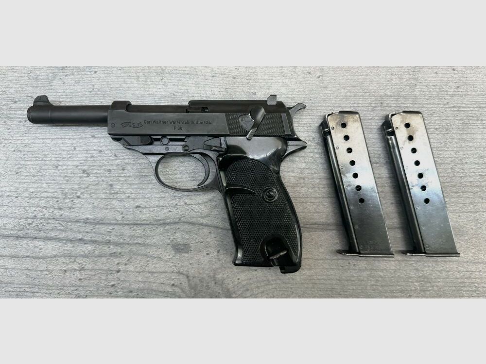 Carl Walther Fabbrica di Armi Ulm P38, 2x caricatori, cal.: 9mm Luger