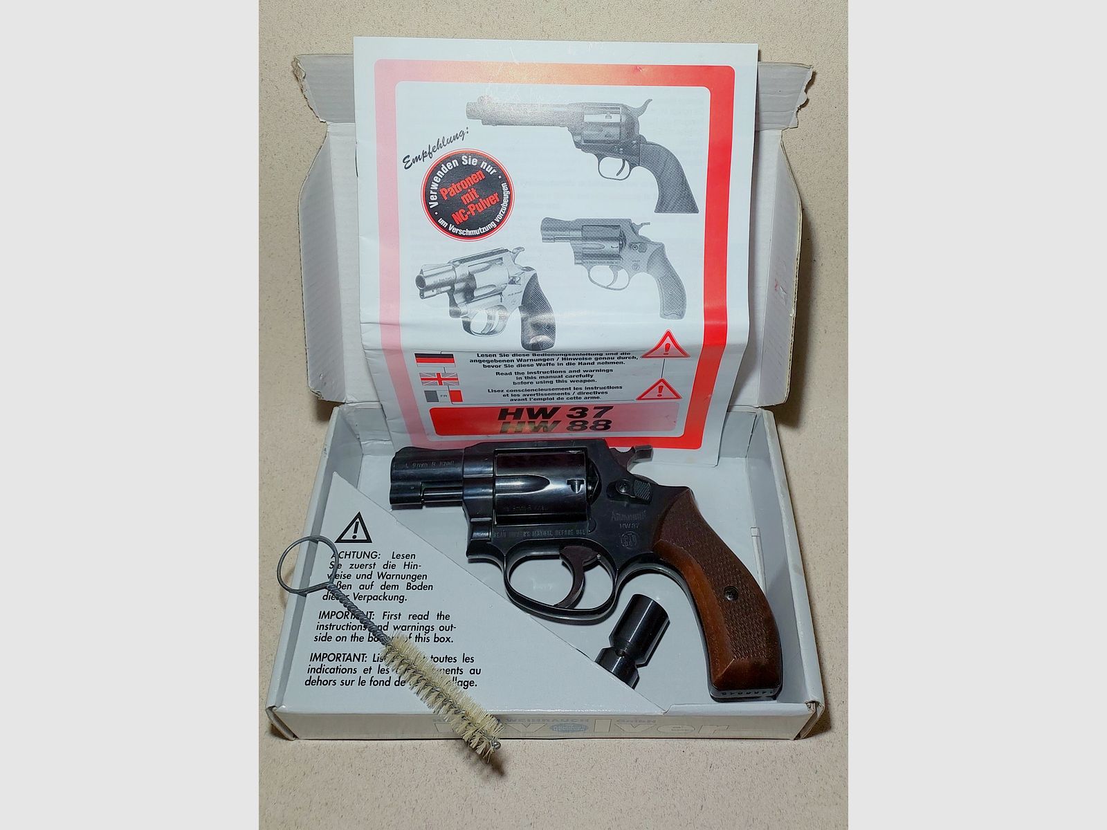 Weihrauch HW37 cal. 9mm R.K. (PTB 887) mit Holzgriffschalen OVP sehr gut erhalten.