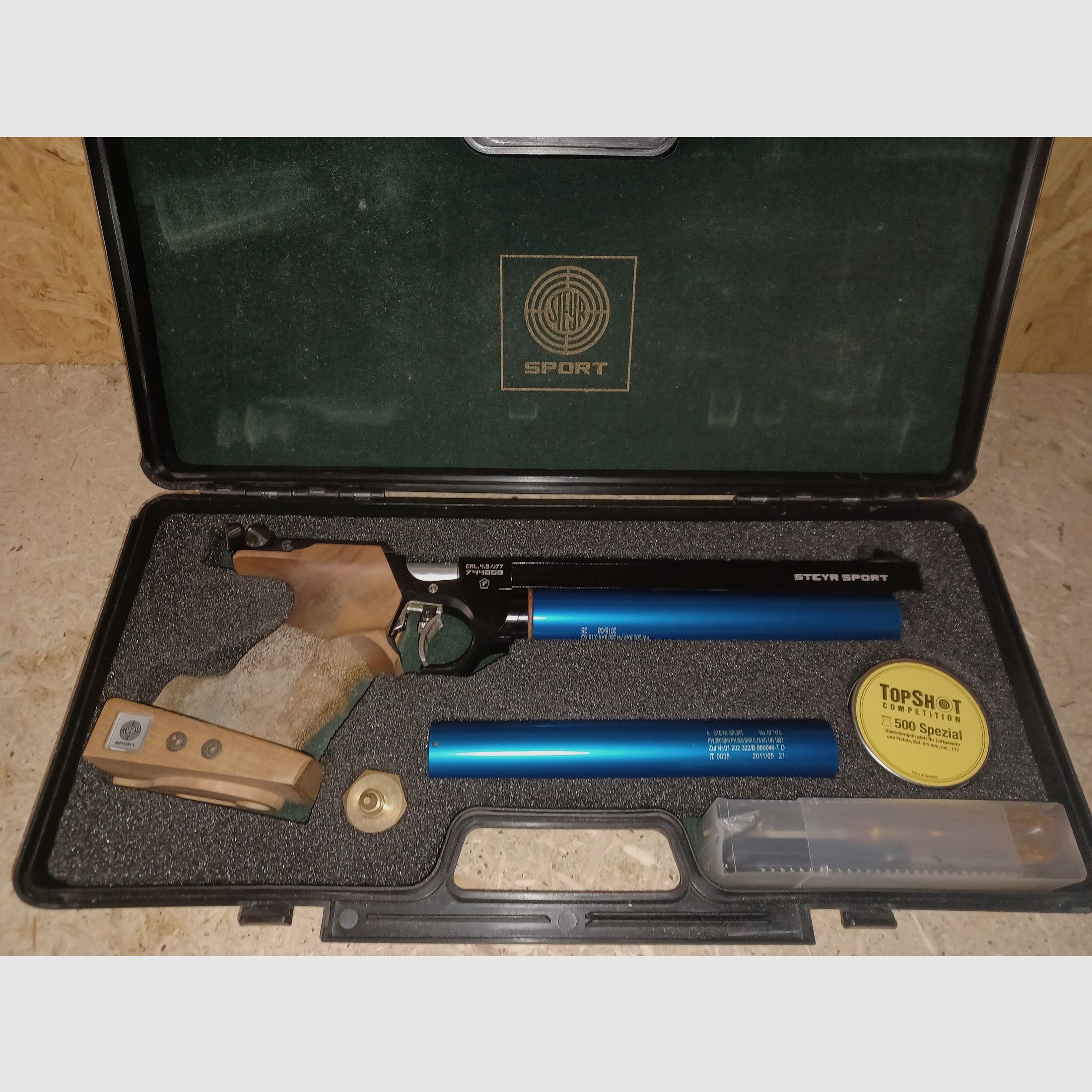 Steyr LP10 with right grip M