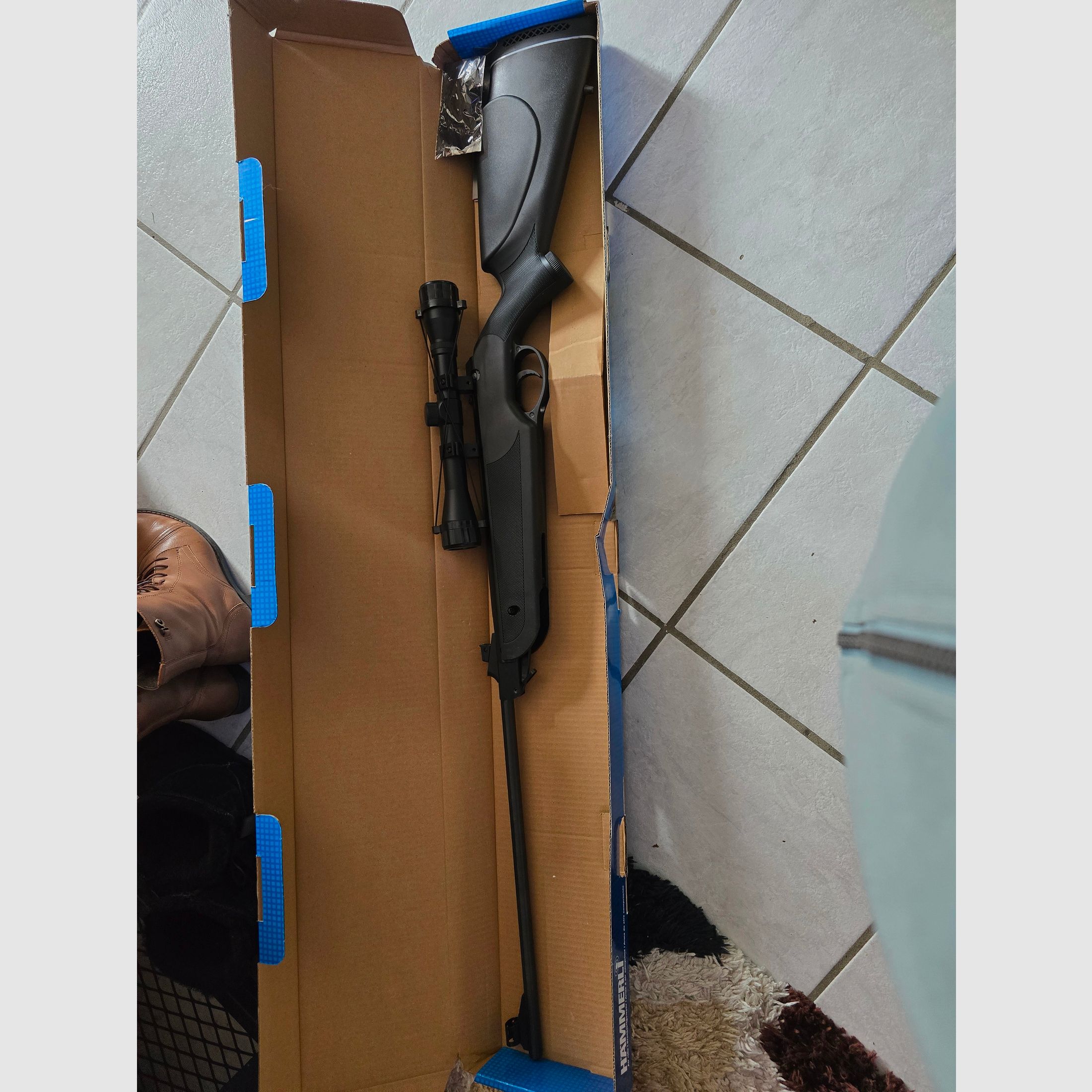 Luchtgeweer kniklader