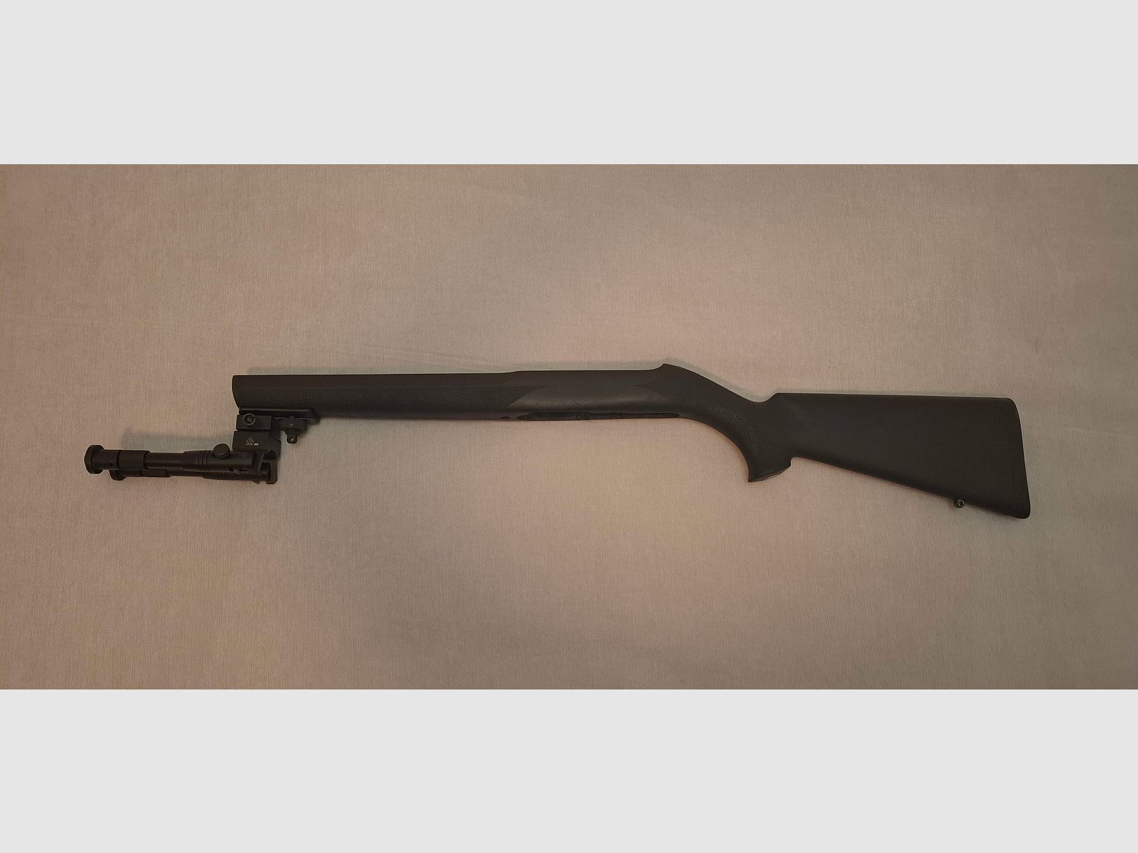 HOGUE RUGER 10/22 kolba do Bull Barrel z włókna szklanego w komplecie z dwójnogiem.