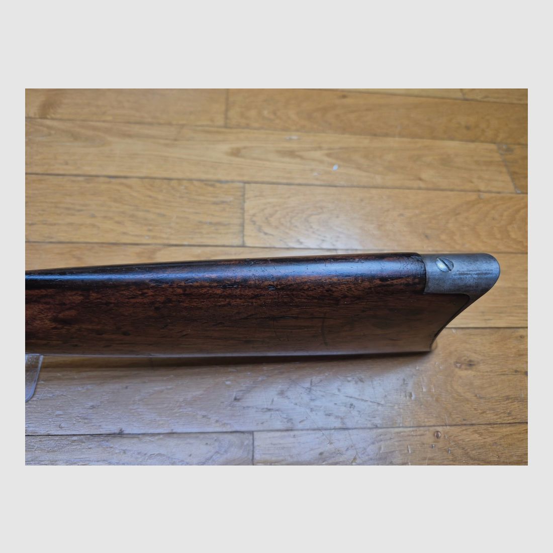 Außergewöhnliche Winchester Repetierbüchse Modell 1885 – Kal. 45-90 – 1. Patent von Browning! – Spezial für Bisons und TLD! – Waffe von 1899 – Sehr seltenes Modell High Wall Rundempfänger – Sehr schönes amerikanisches Nussbaumholz – Original brüniertes Gehäuse TBE – Perfekte Mechanik – Schwerer Spiegel-Lauf – Gute Markierungen – Forgierte Buck Horn Visierung und Marble Diopter – TBE+, Bild 20 von 41