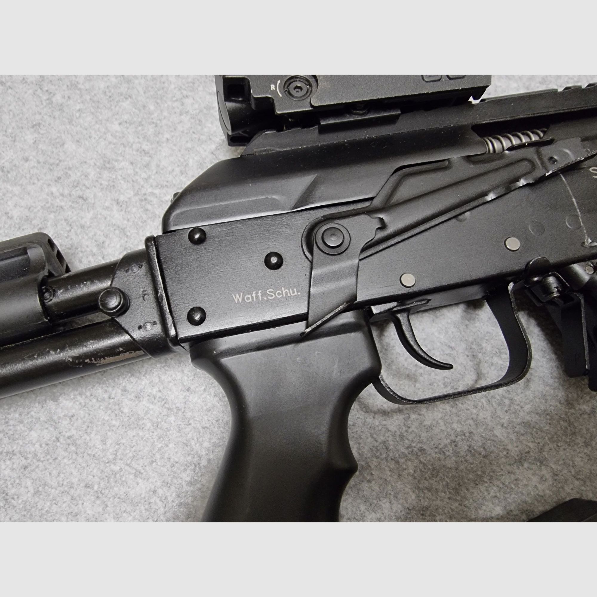 Molot Vepr 12-E Politie - kal. 12/76 - compacte zelfladende shotgun in Kalashnikov-stijl met insteekmagazijnen
