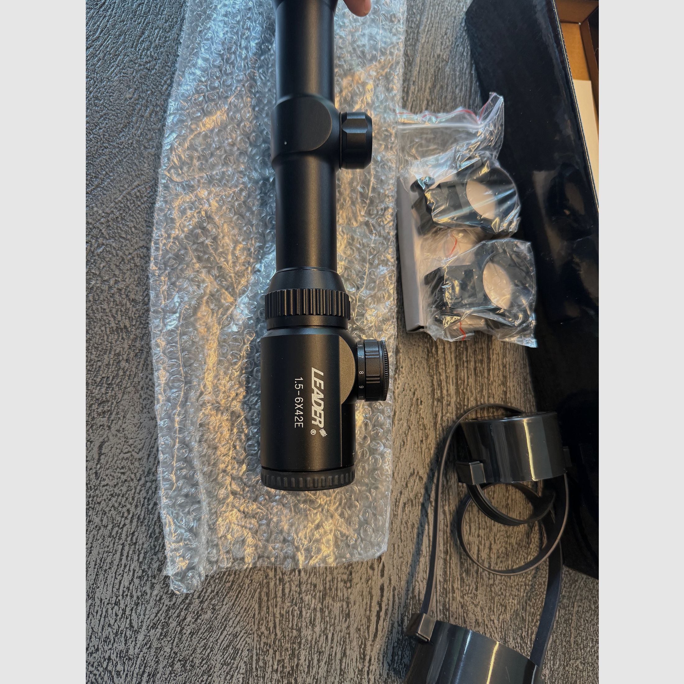 Leader Huntersman 1,5-6x42E mit beleuchtetem Duplex Absehen
