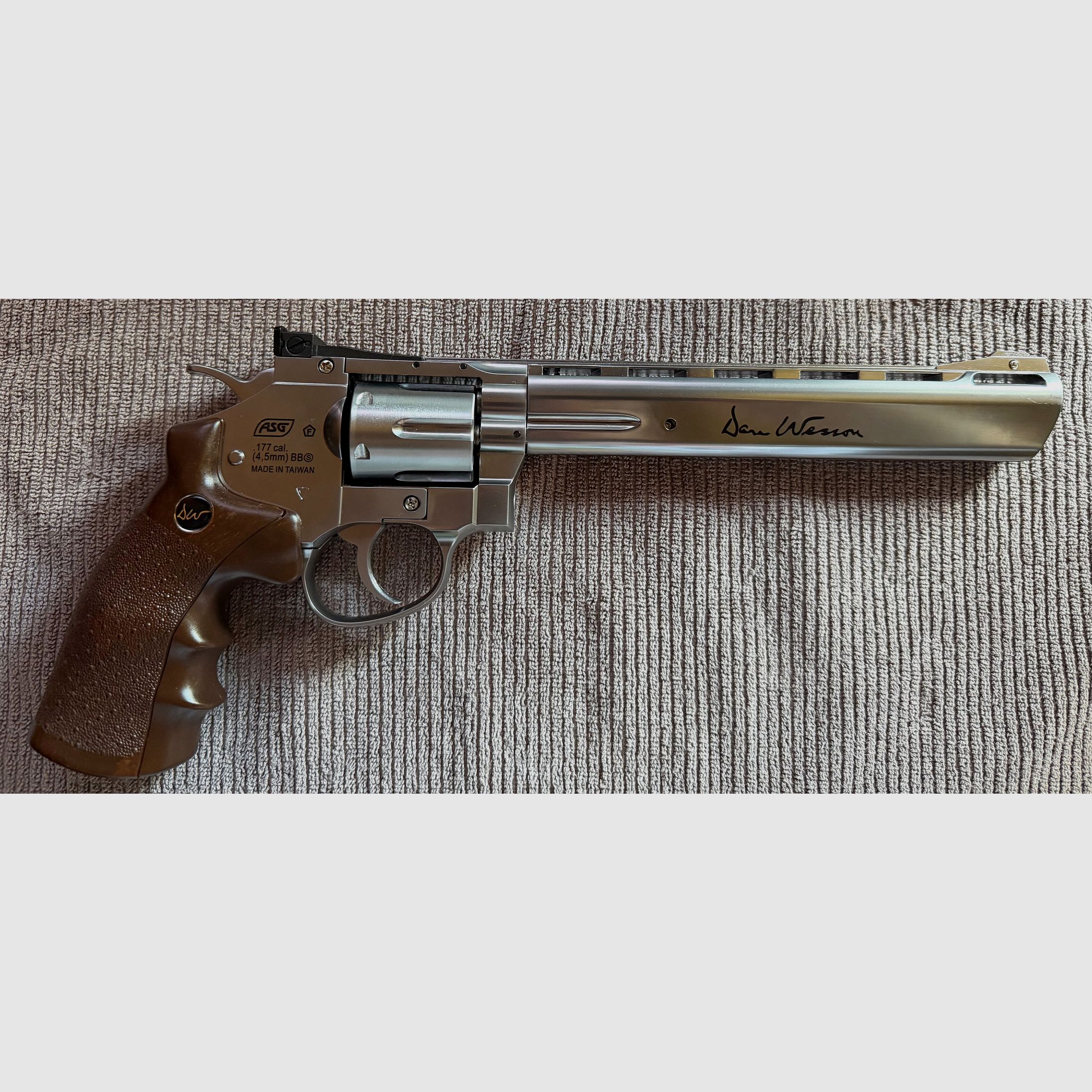 Dan Wesson 8 inch 4.5mm BB Silver Co2