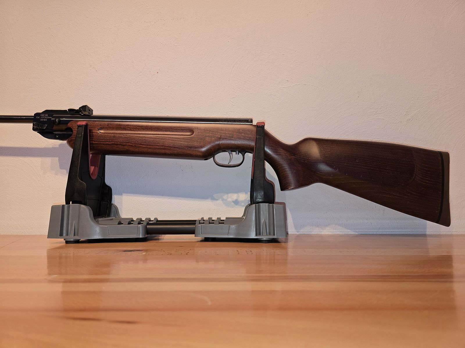 Karabinek pneumatyczny Weihrauch HW 35 z otwartą muszką w kalibrze 4,5 mm