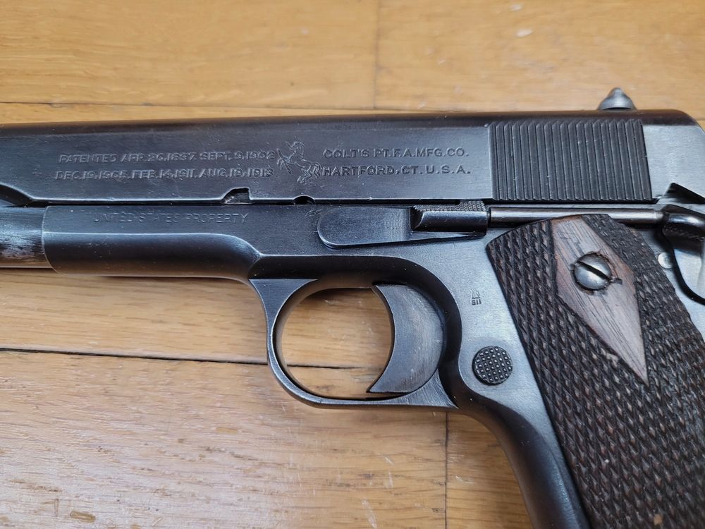 Seltener Colt 1911 Pistol (nicht 1911 A1!) – Der ursprüngliche Mythos! – Militärwaffe von 1918 – Original Kal. 45 ACP – Sehr schöne Originalbrünierung – Lauf in sehr gutem Zustand – Mechanik einwandfrei – Griffschalen, Schrauben, Magazin original und in TBE – Er sieht überhaupt nicht aus wie ….106 Jahre! Sehr guter Zustand!, Bild 1 von 20