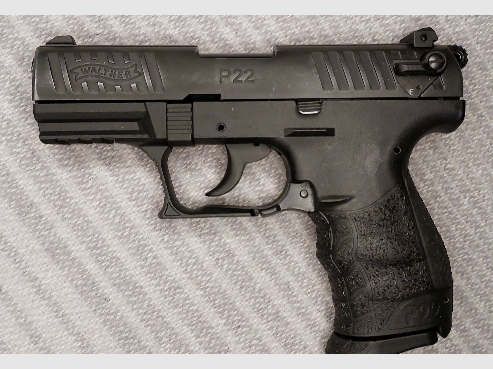 Walther P22Q blank firing pistol 9mm P.A.K. black (PTB 778) [P 22 Q] 2 magazines