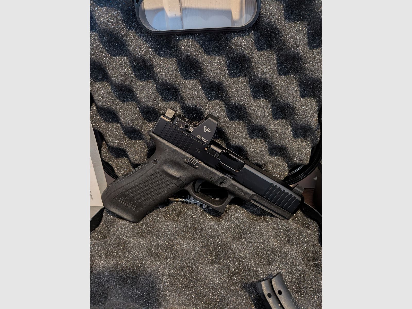 Glock 17 MOS Gen5 9x19 Trijicon RMR Aimpoint 11 magazine, image 5 of 5