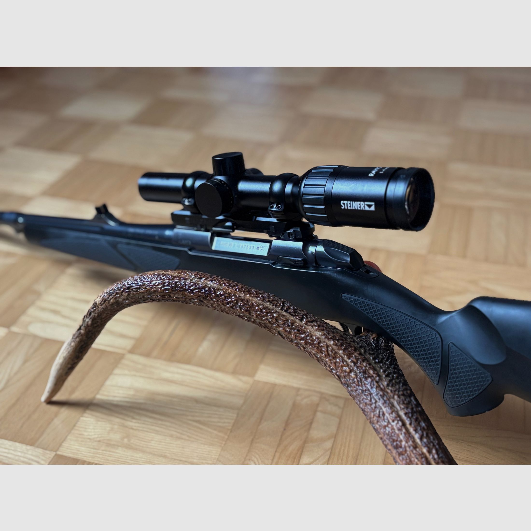 Sako 85 Black Bear / Steiner Ranger 4 1-4x24 / Dentler / Drückjagdkombination / NEUWERTIG