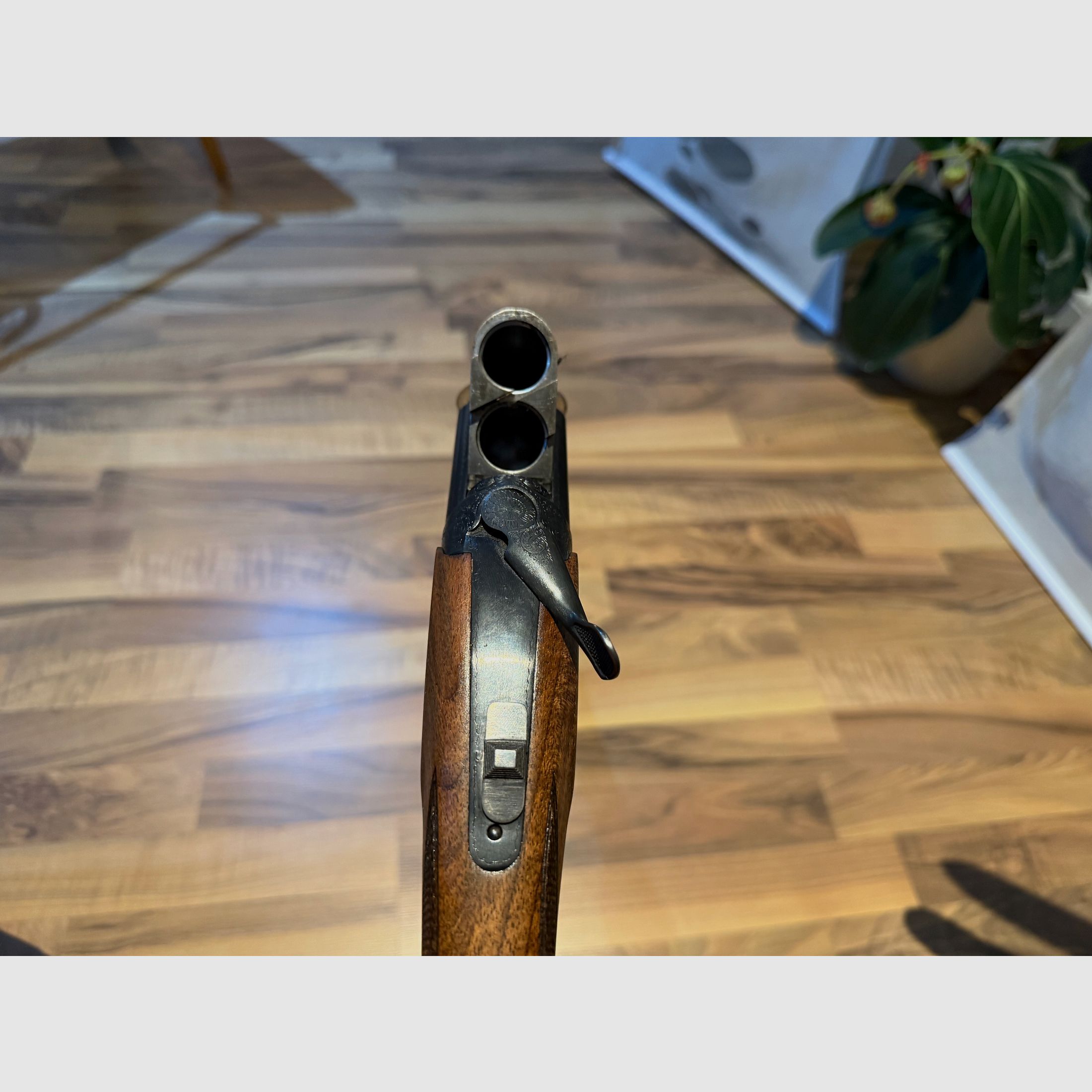 Lames Bockdoppelflinte im Kaliber 12/70 Einabzug mit Umschalter / Schwarze Basküle mit Gravuren / TOP!