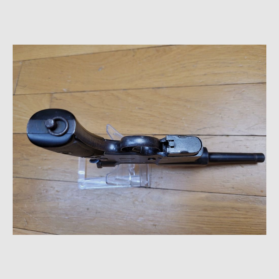 Rarissimes Pistol Charola Modell 1897 – Selbstladepistole im Kaliber 7mm Clément, auch Teuf Teuf genannt – Die seltenste Variante des Charola y Anuita – Weniger als 700 Exemplare – Abnehmbares Magazin und originale Bakelit-Griffschalen – Erste spanische Automatikpistole – Picareske Reduktion des legendären C96 – Außergewöhnliches Stück Geschichte in Kategorie D – Allgemein in sehr gutem Zustand!, Bild 8 von 22