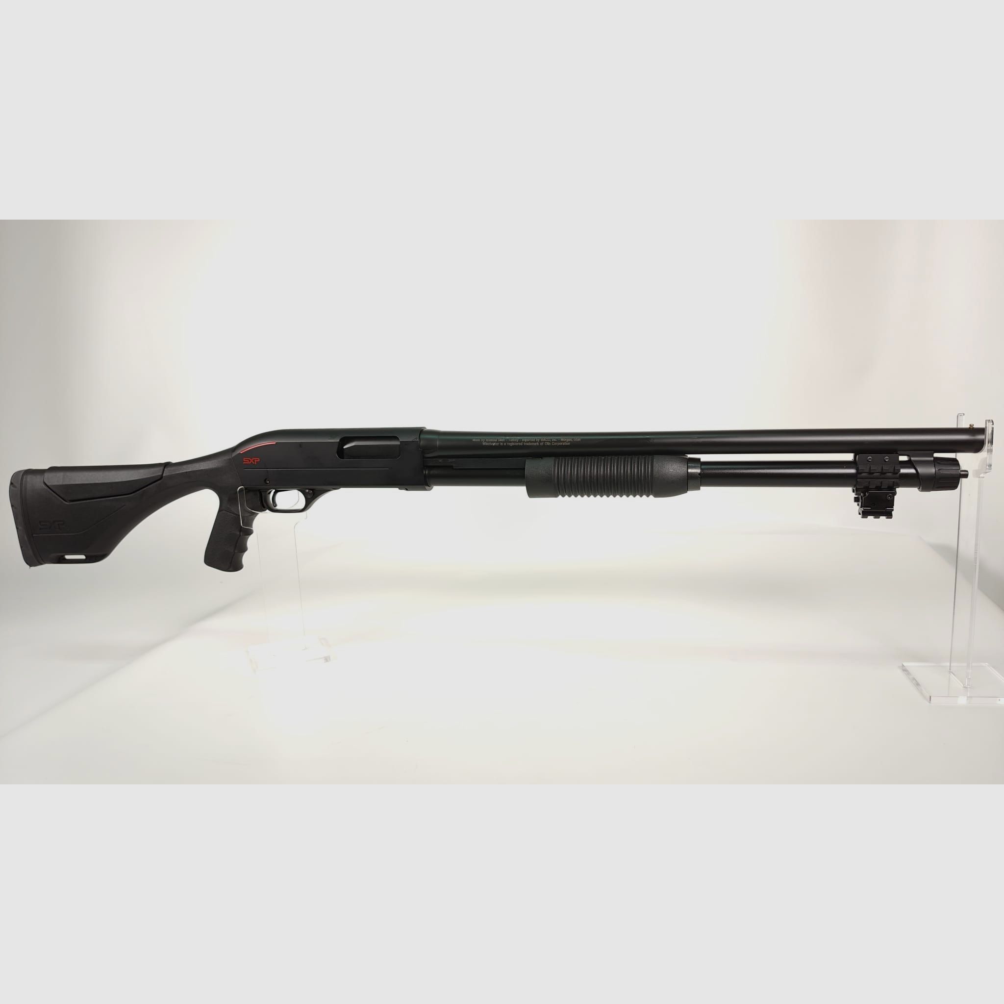 Winchester SXP 12/76 – als nieuw voorhand herhalingsgeweer