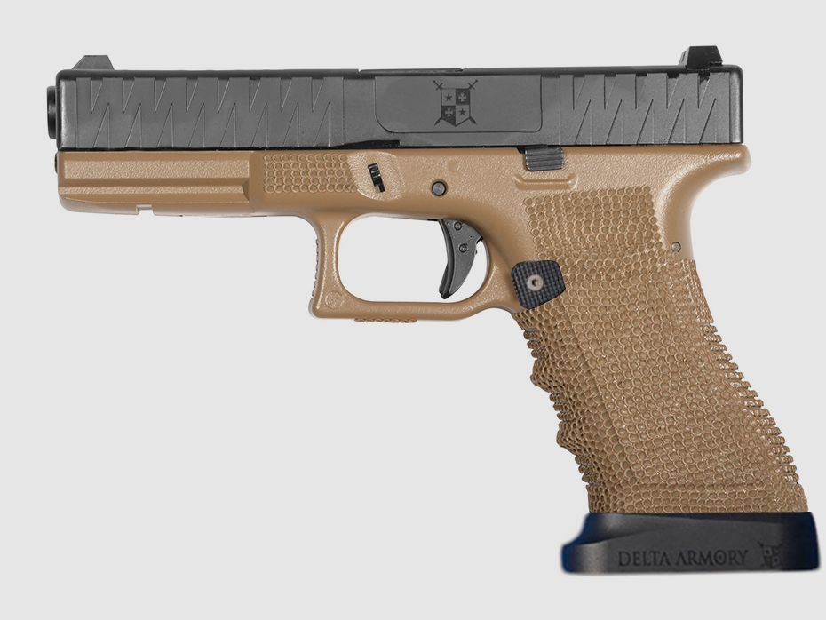 P05 GBB Airsoft Pistole mit Grip Stippling in Tan | Delta Armory