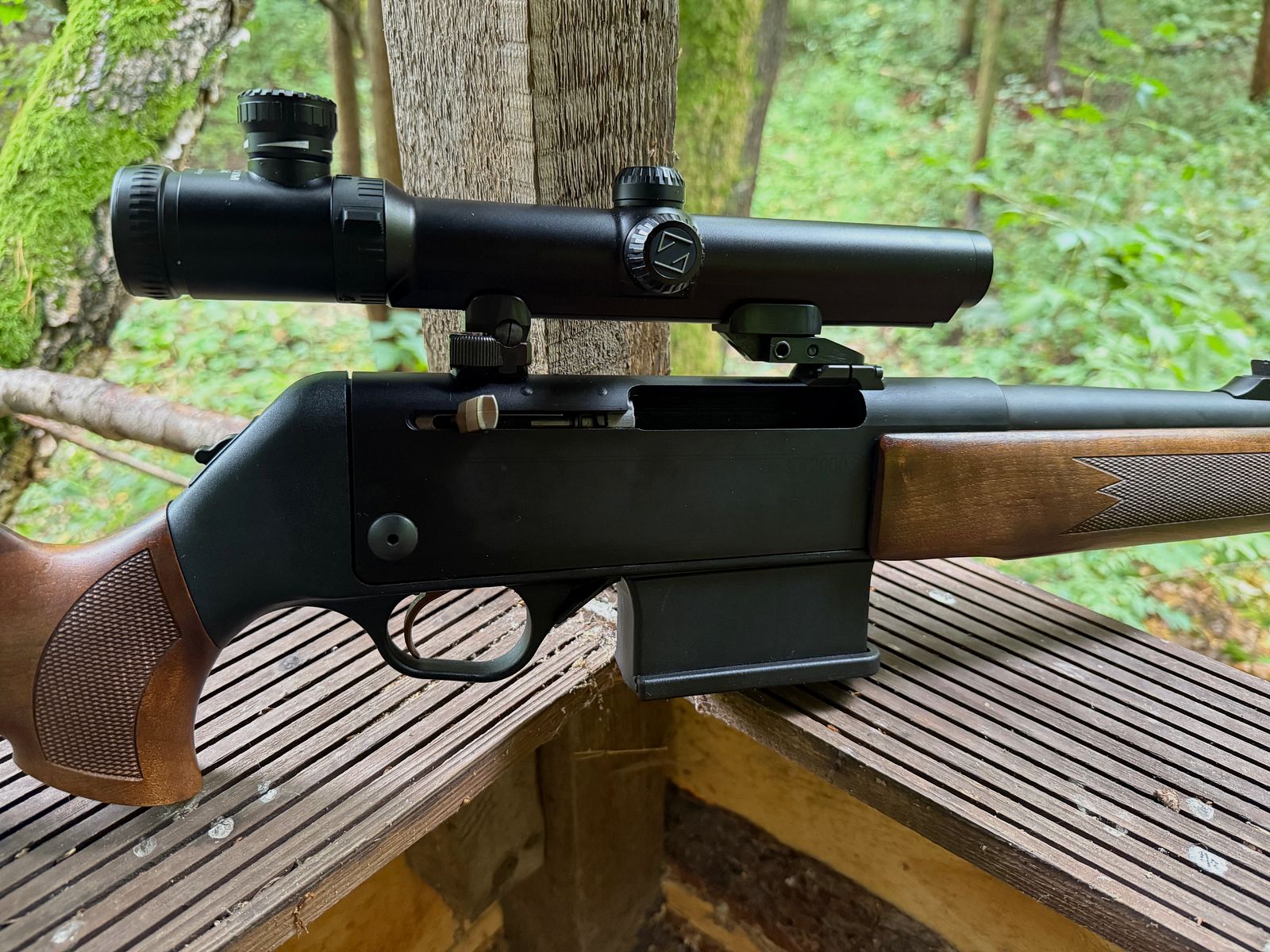 Heckler & Koch SLB 2000 z optyką do polowania na dziki Zeiss Varipoint