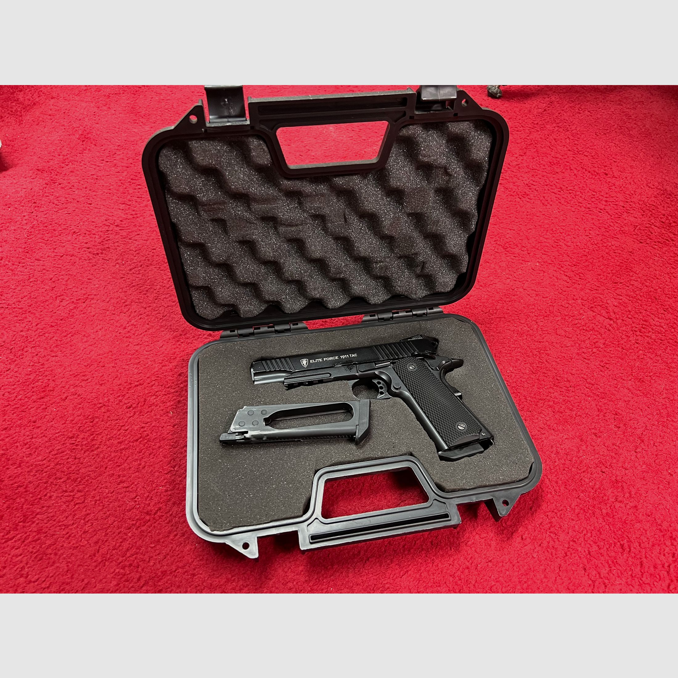 Umarex Elite Force 1911 TAC in zwart 6mm C02 versie met 2 magazijnen.