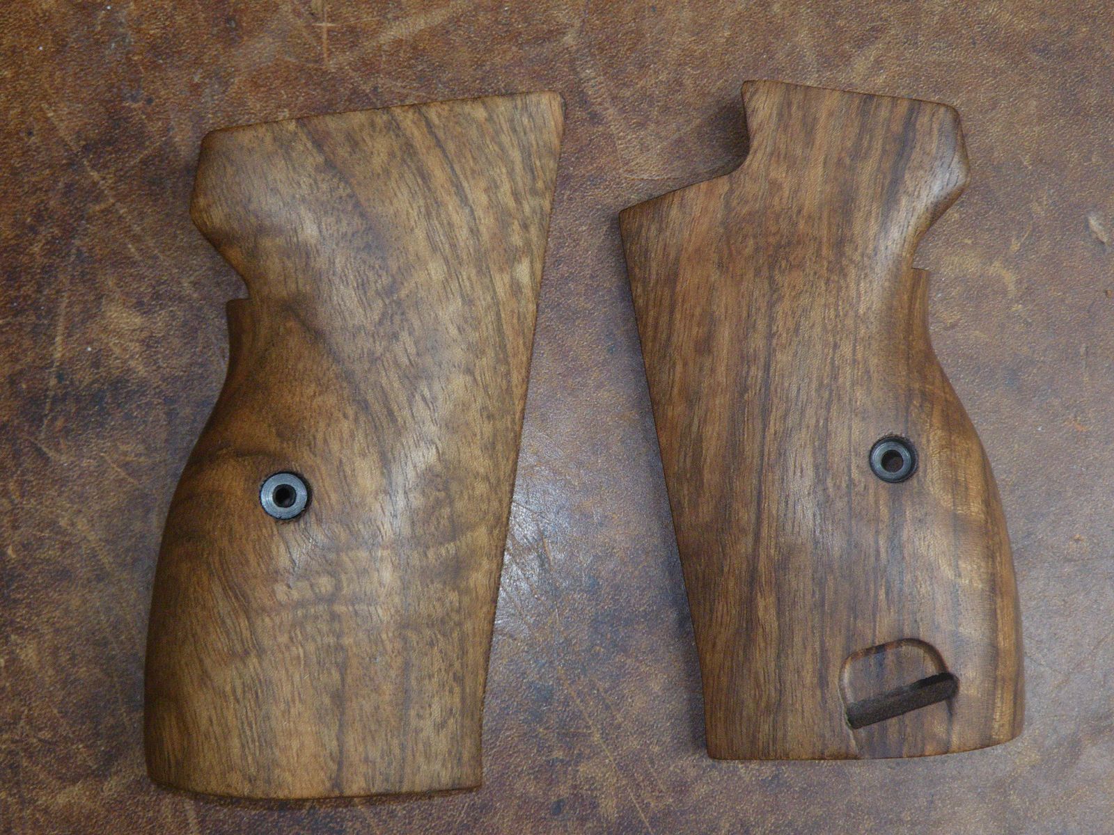Luxe Holzgriffschalen für SIG P210 mit Schlaufe