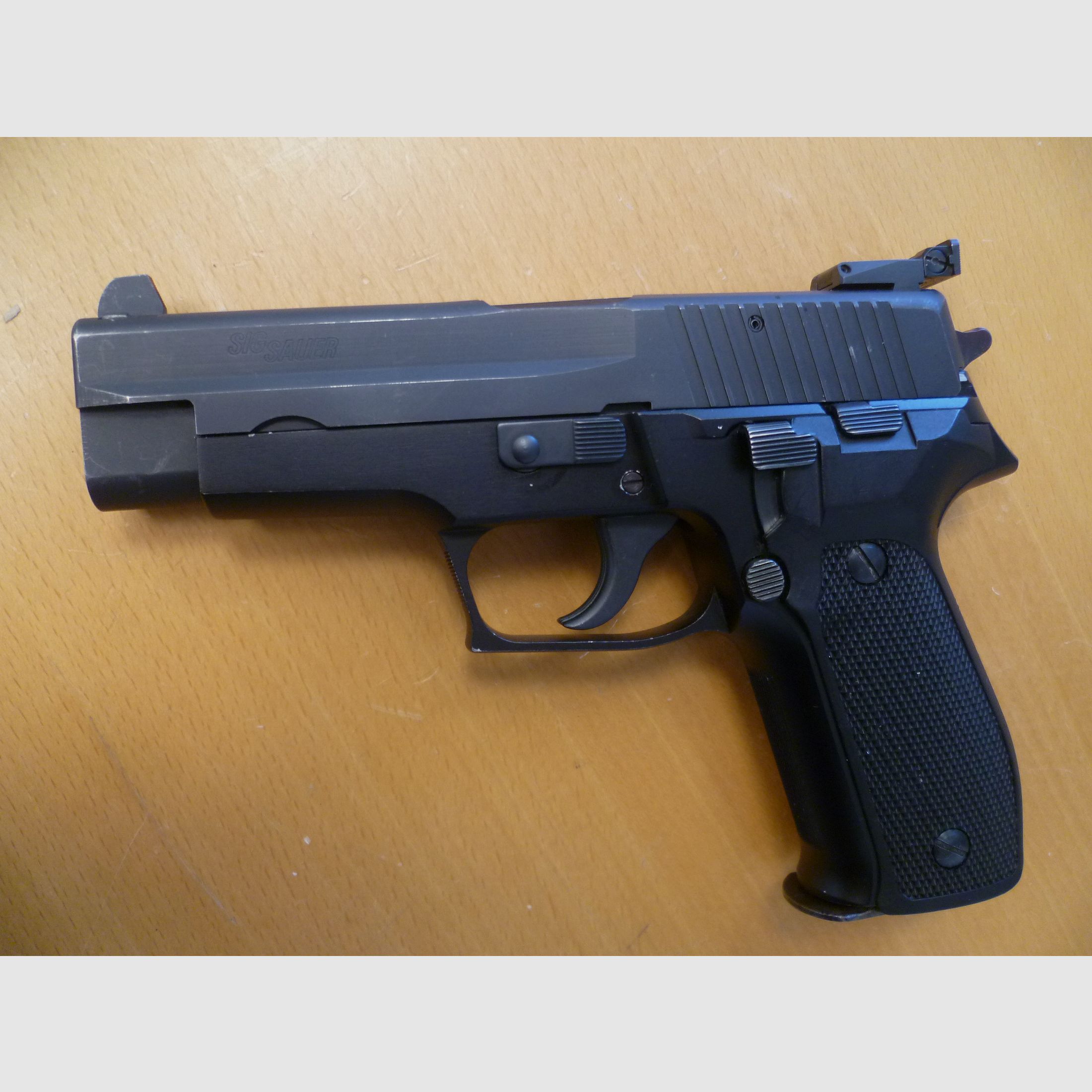 Pistole SIG Sauer P226 9mm Luger