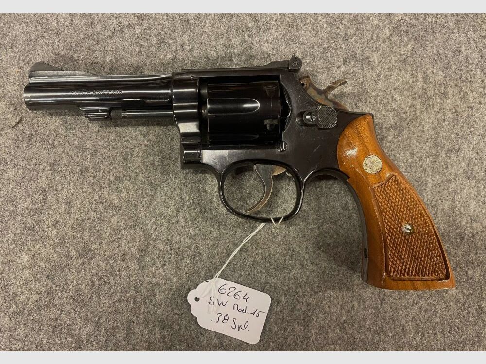 Smith + Wesson 15