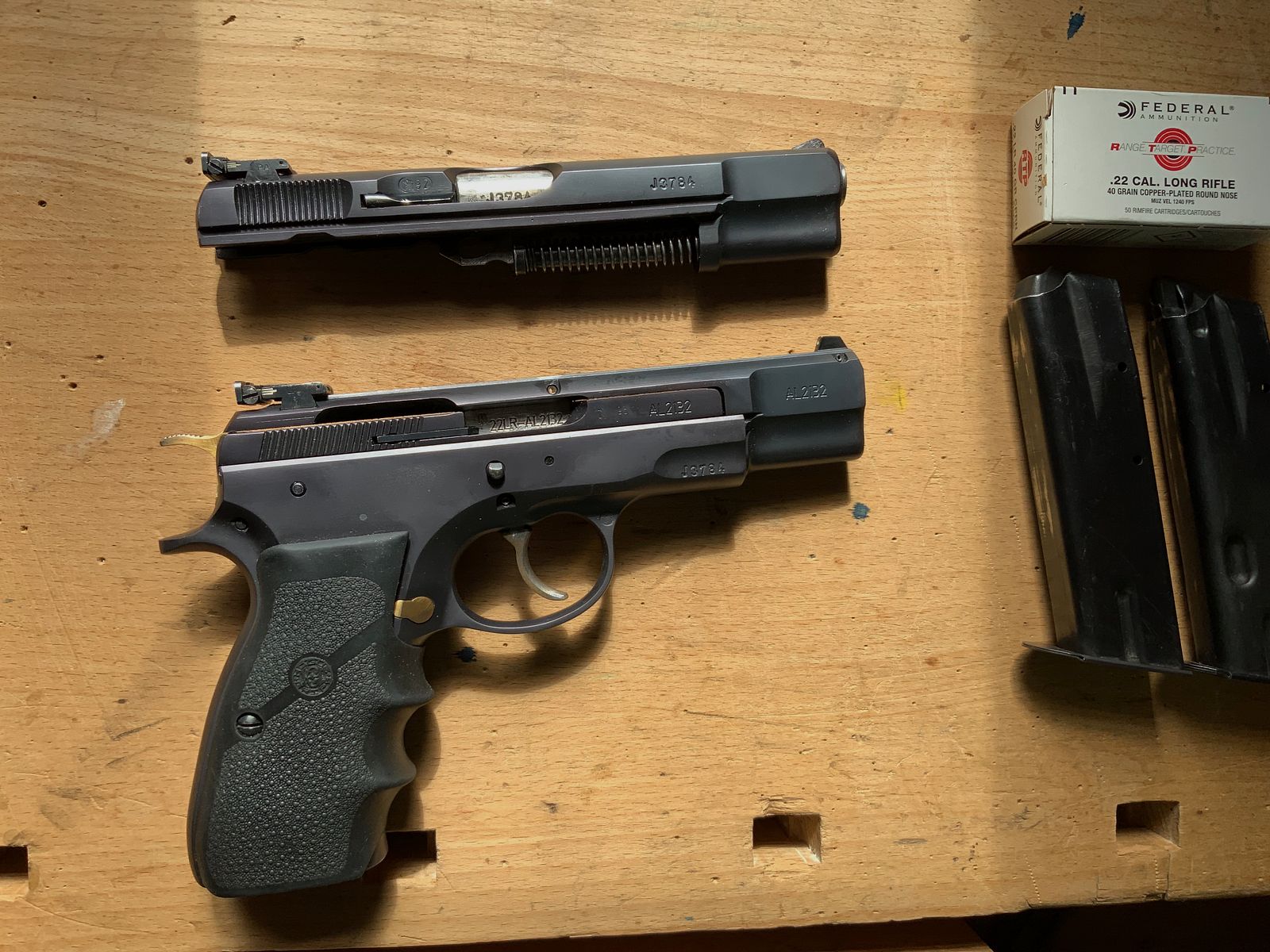 Pistola CZ 75 9 mm Luger KK Kadett sistema di cambio pistola di servizio