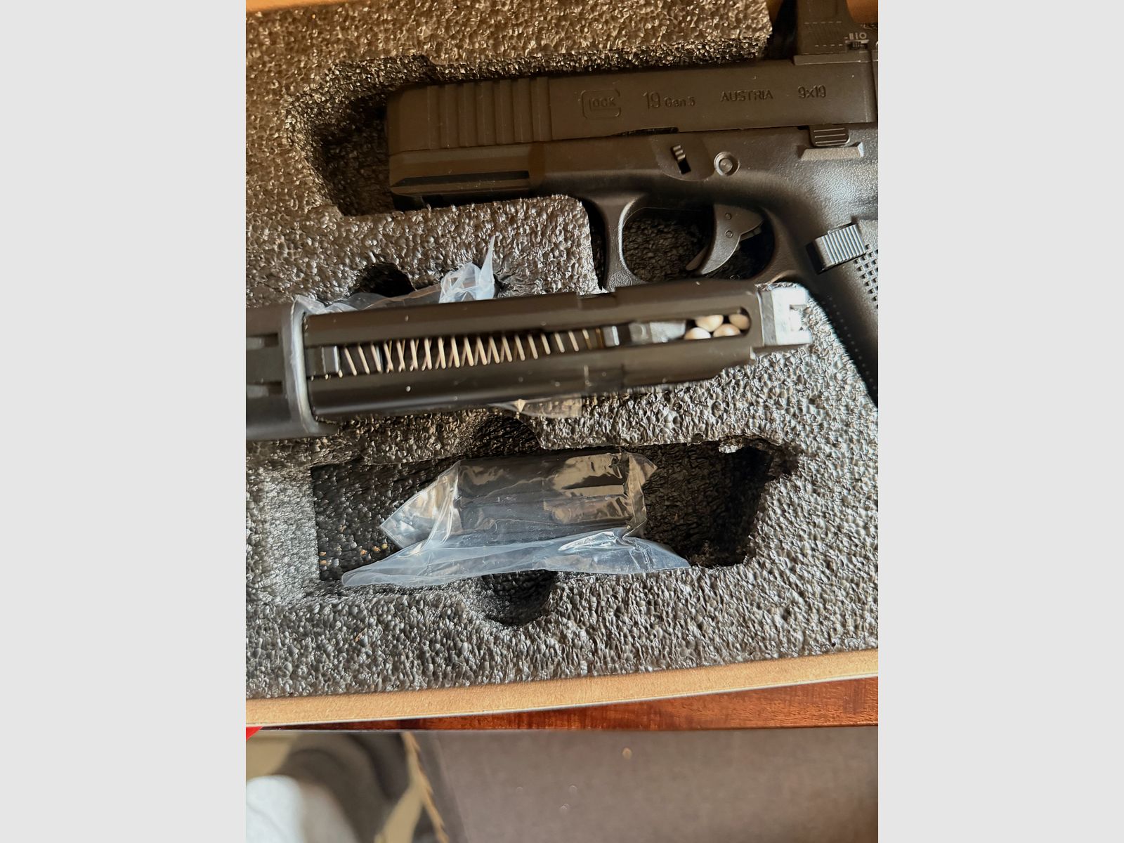 Umarex GLOCK 19 Gen5 MOS GBB 6 mm BB Airsoft avec viseur RDS8, image 3 sur 6