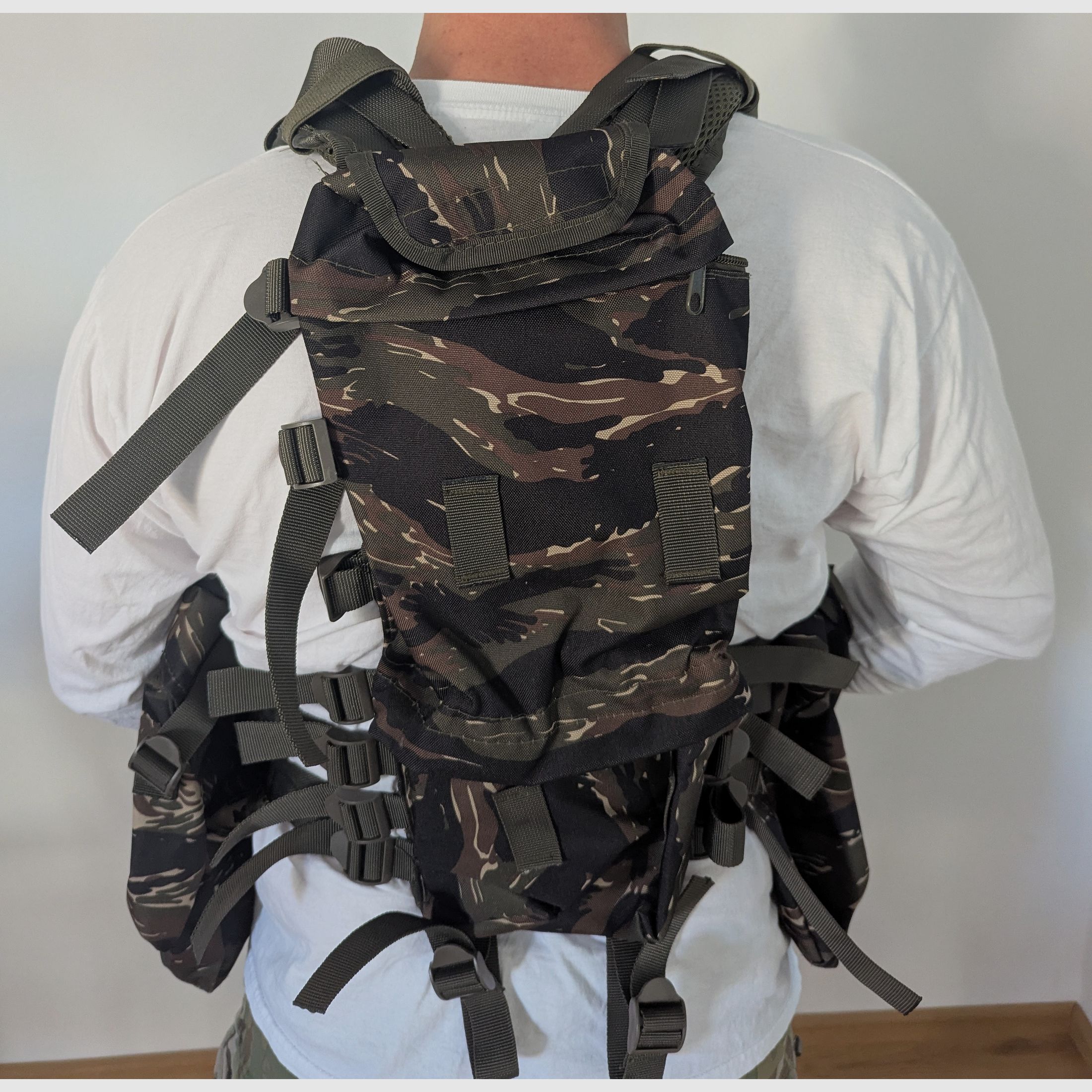 MFH Tiger Stripe Tactische Weste Carrier Tactical Vest Camouflage Airsoft