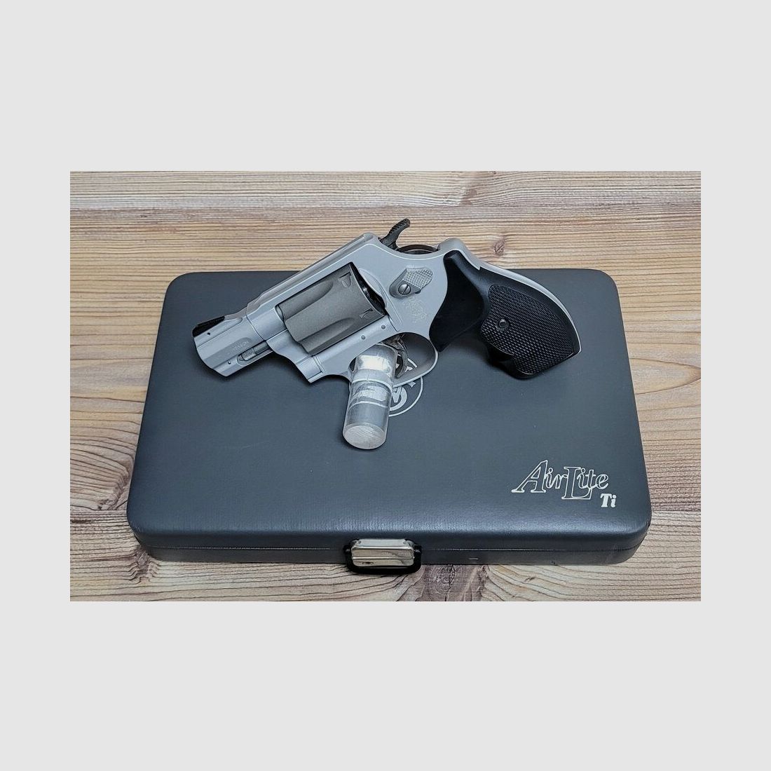 Smith & Wesson AirLite Ti 1.7/8" - S&W Air-Lite Titan