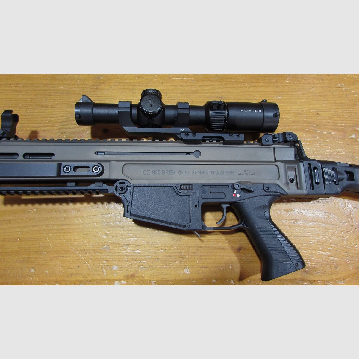 Karabina CZ Bren 805 S1 kal. .223 Remington lufa 10,5 cala luneta Vortex 1-6×24 w bardzo dobrym stanie, zdjęcie 5 z 6