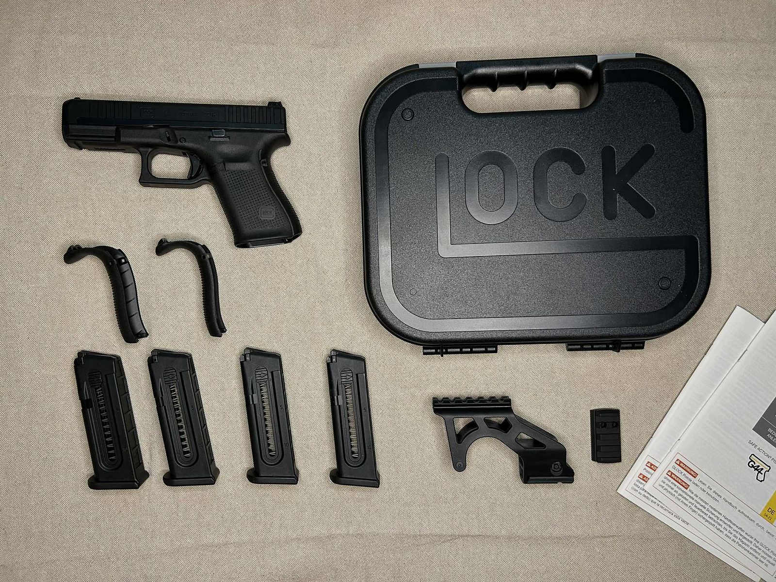 Glock 44 in kaliber .22lr - Compleet pakket met 4 magazijnen, Ghost-holster & 2 optiekbeugels